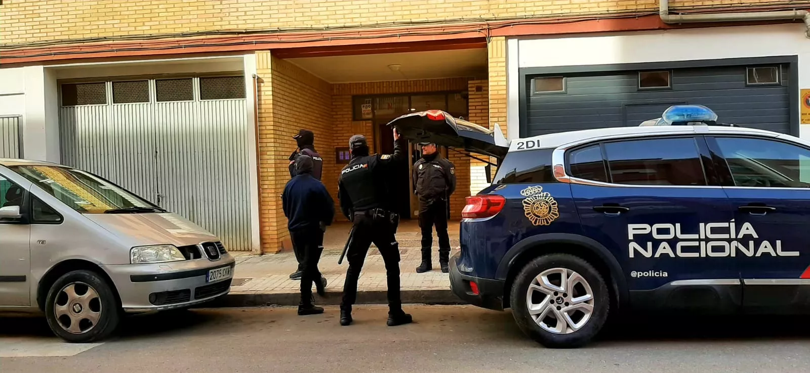 Imágenes de los dos detenidos en el dispositivo contra distribución de drogas en Huesca. Foto Myriam Martínez