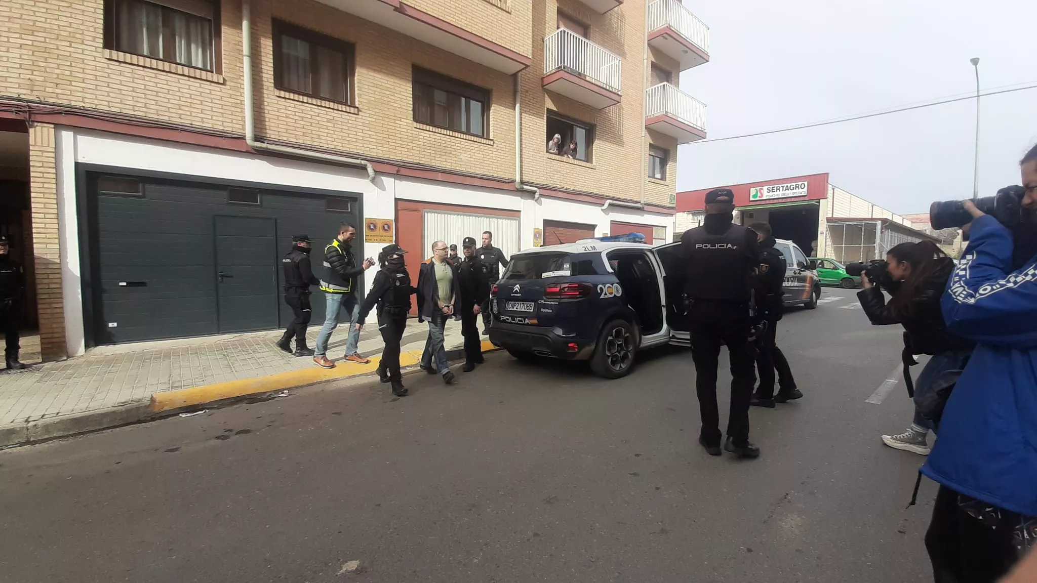 Imágenes de los dos detenidos en el dispositivo contra distribución de drogas en Huesca. Foto Myriam Martínez
