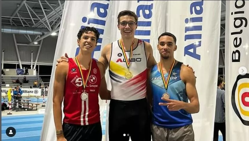 Christian Iguacel, en el centro, tras lograr el campeonato de 400 metros en Bélgica.