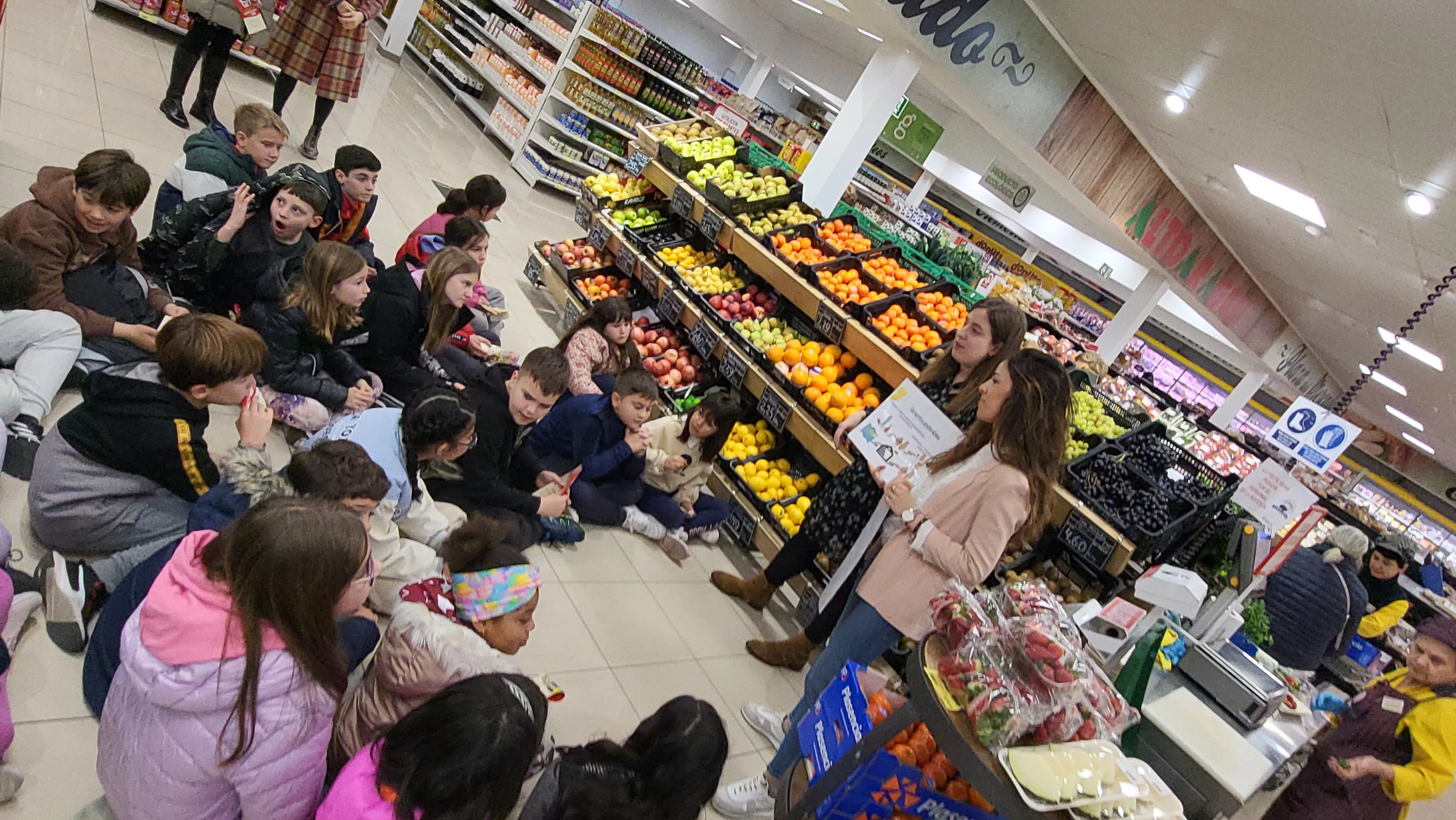Actividad "Vamos al Súper" de Supermercados Altoaragón en Huesca. Foto Mercedes Manterola