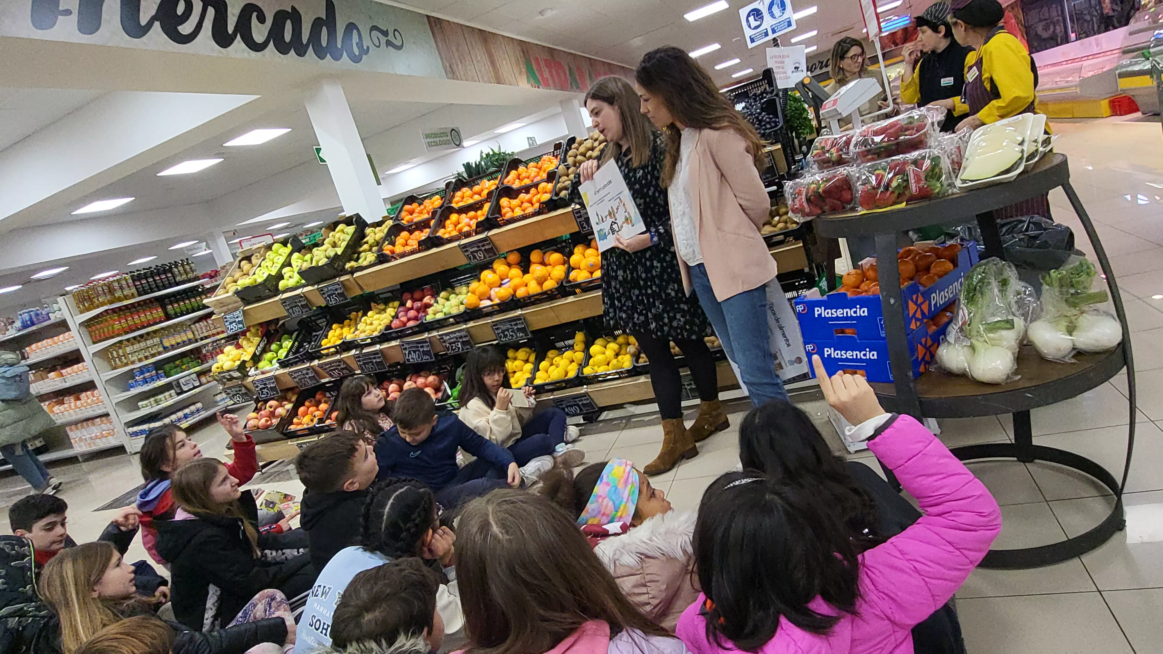 Actividad "Vamos al Súper" de Supermercados Altoaragón en Huesca. Foto Mercedes Manterola