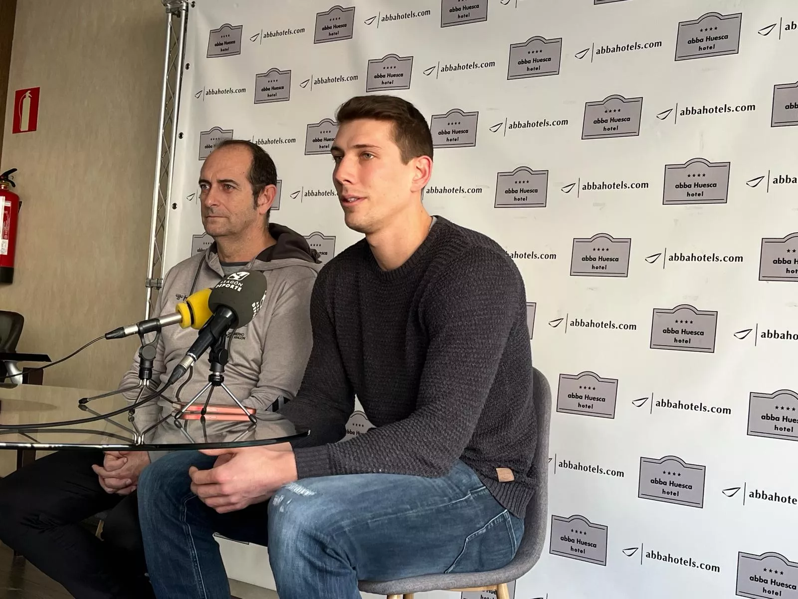 José Nolasco y Janez Gucek, entrenador y jugador de Bada Huesca, en el Hotel Abba en la previa del choque ante Benidorm. Foto: A. Mora
