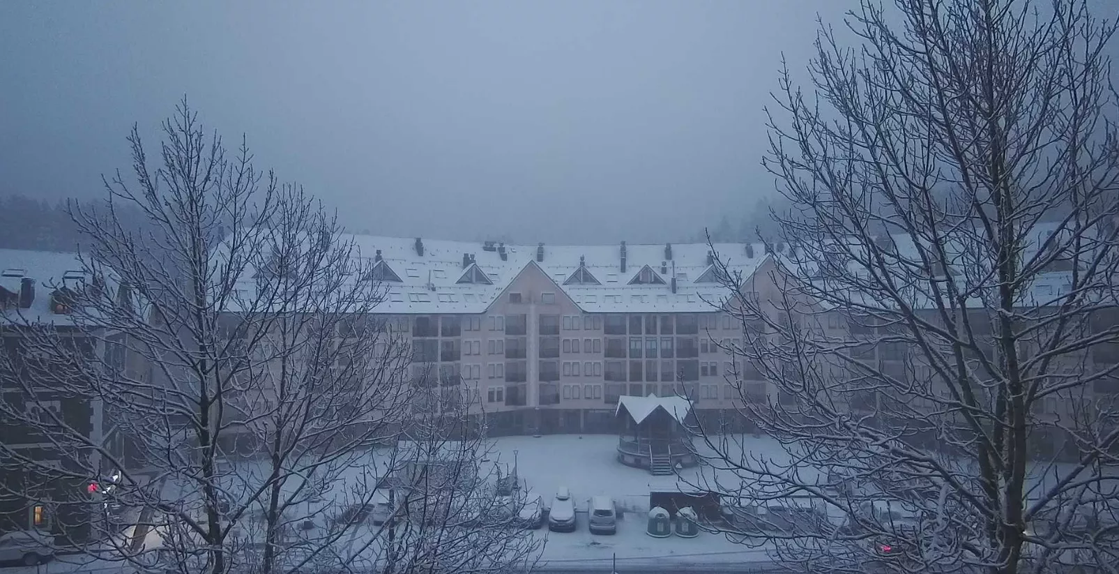 Imagen de la nevada este viernes en Canfranc estación.