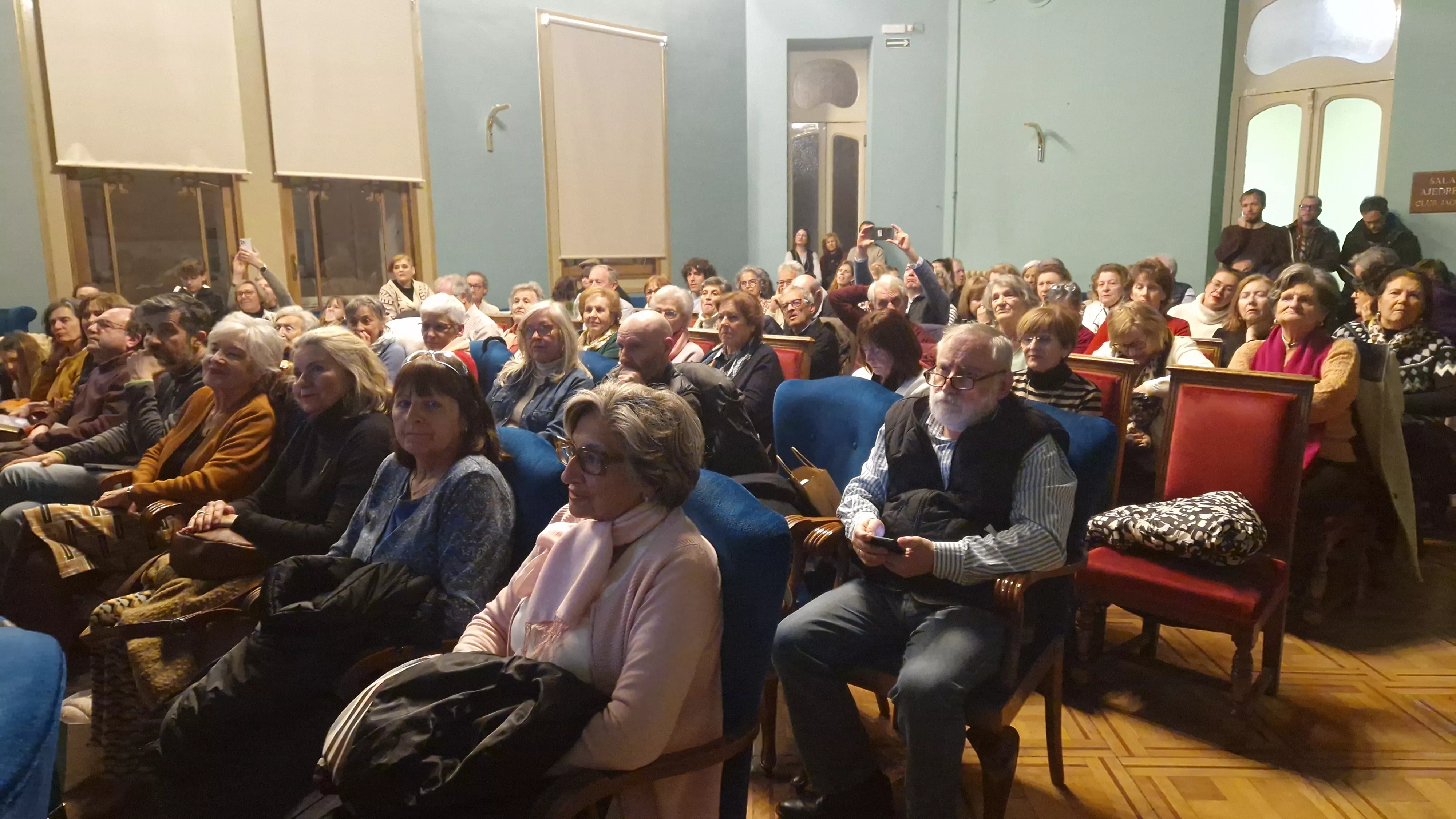 Marta Borraz presenta Años de Vida en el Casino de Huesca. Foto Myriam Martínez 
