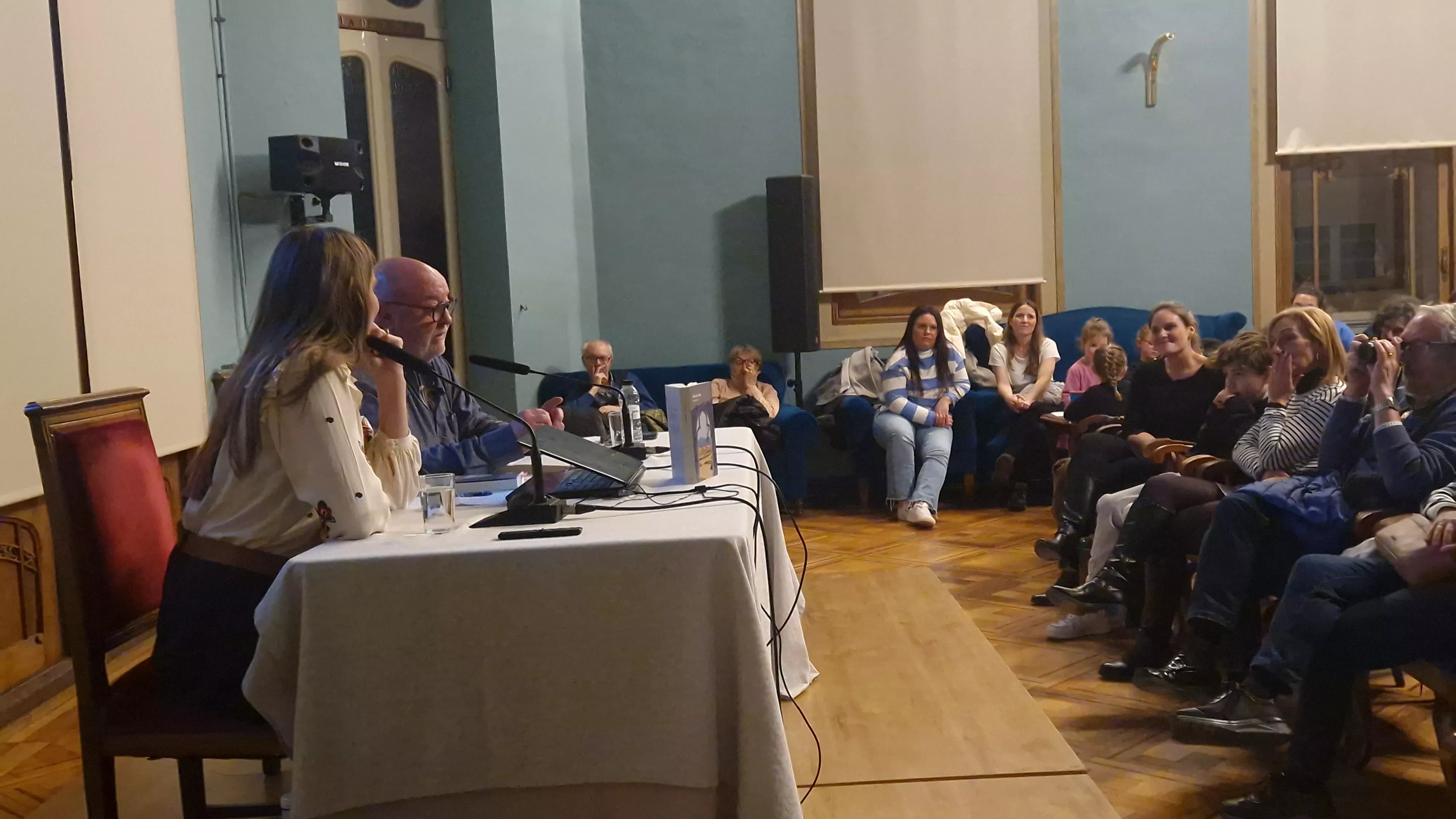 Marta Borraz presenta Años de Vida en el Casino de Huesca. Foto Myriam Martínez 