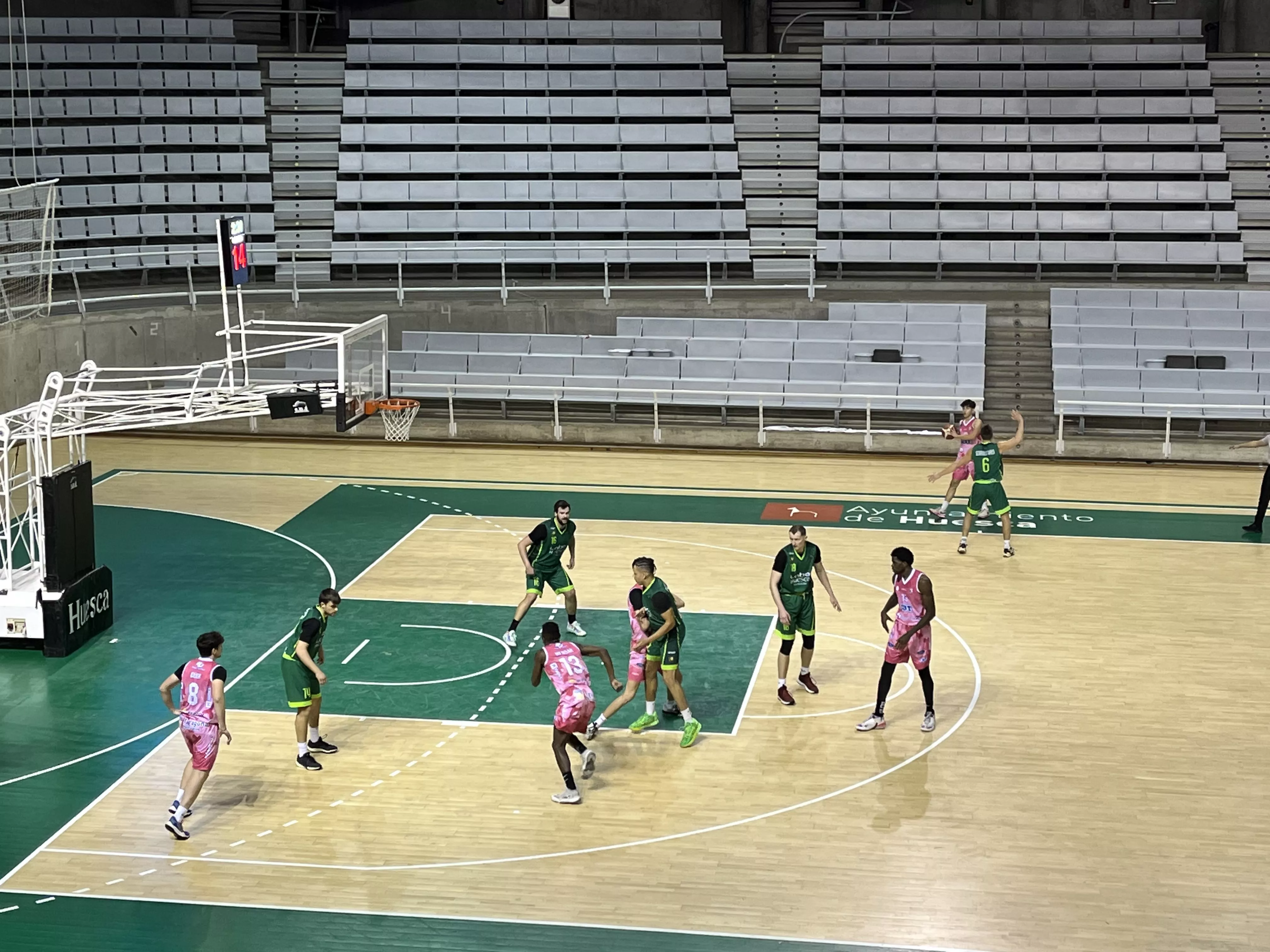 Un momento del partido entre el Lobe Huesca y el CB Tarragona de este viernes. Foto: A. Mora
