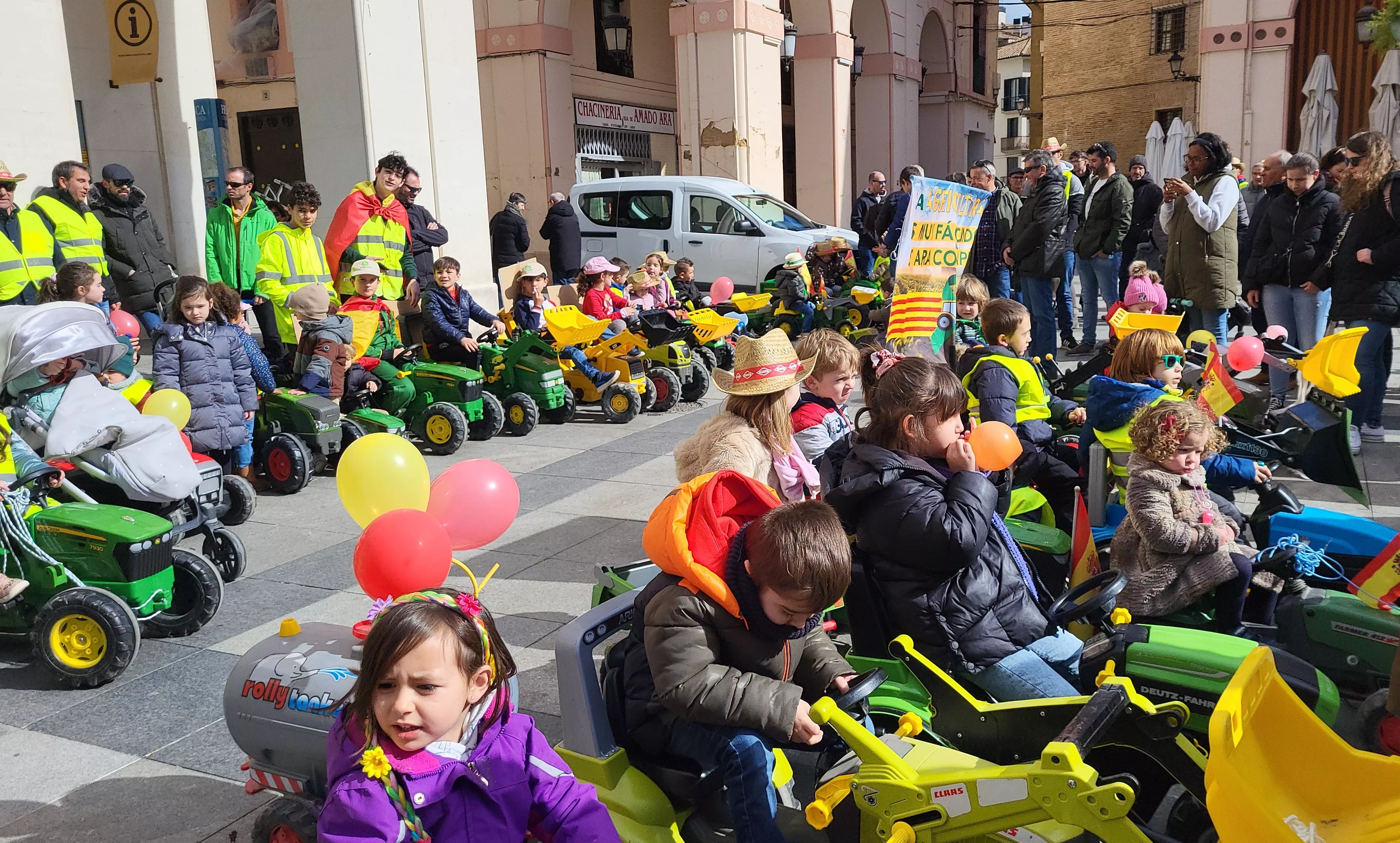 Tractorada infantil en apoyo al sector primario en Huesca. Foto Mercedes Manterola
