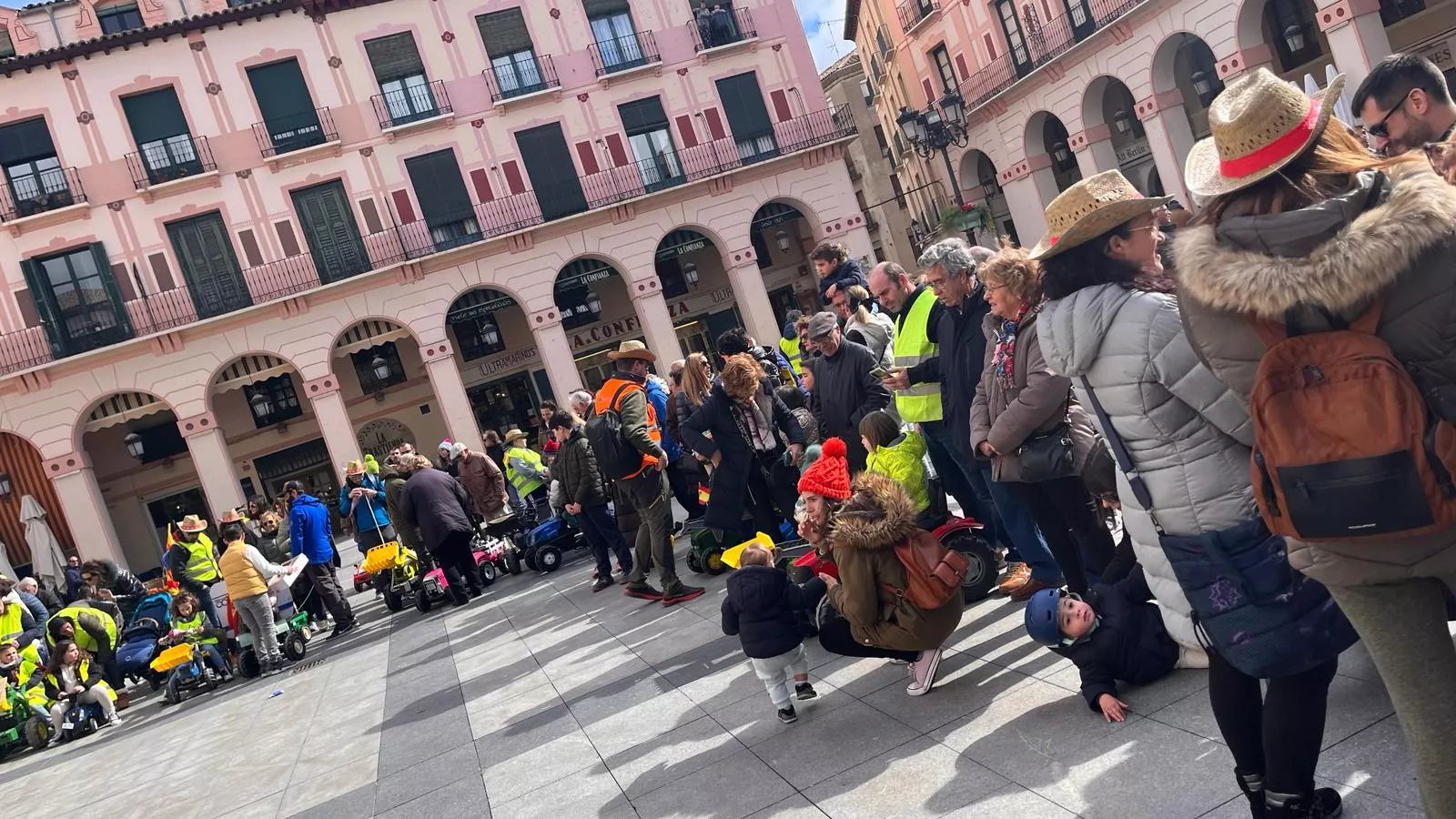 Tractorada infantil en apoyo al sector primario en Huesca. Foto Mercedes Manterola