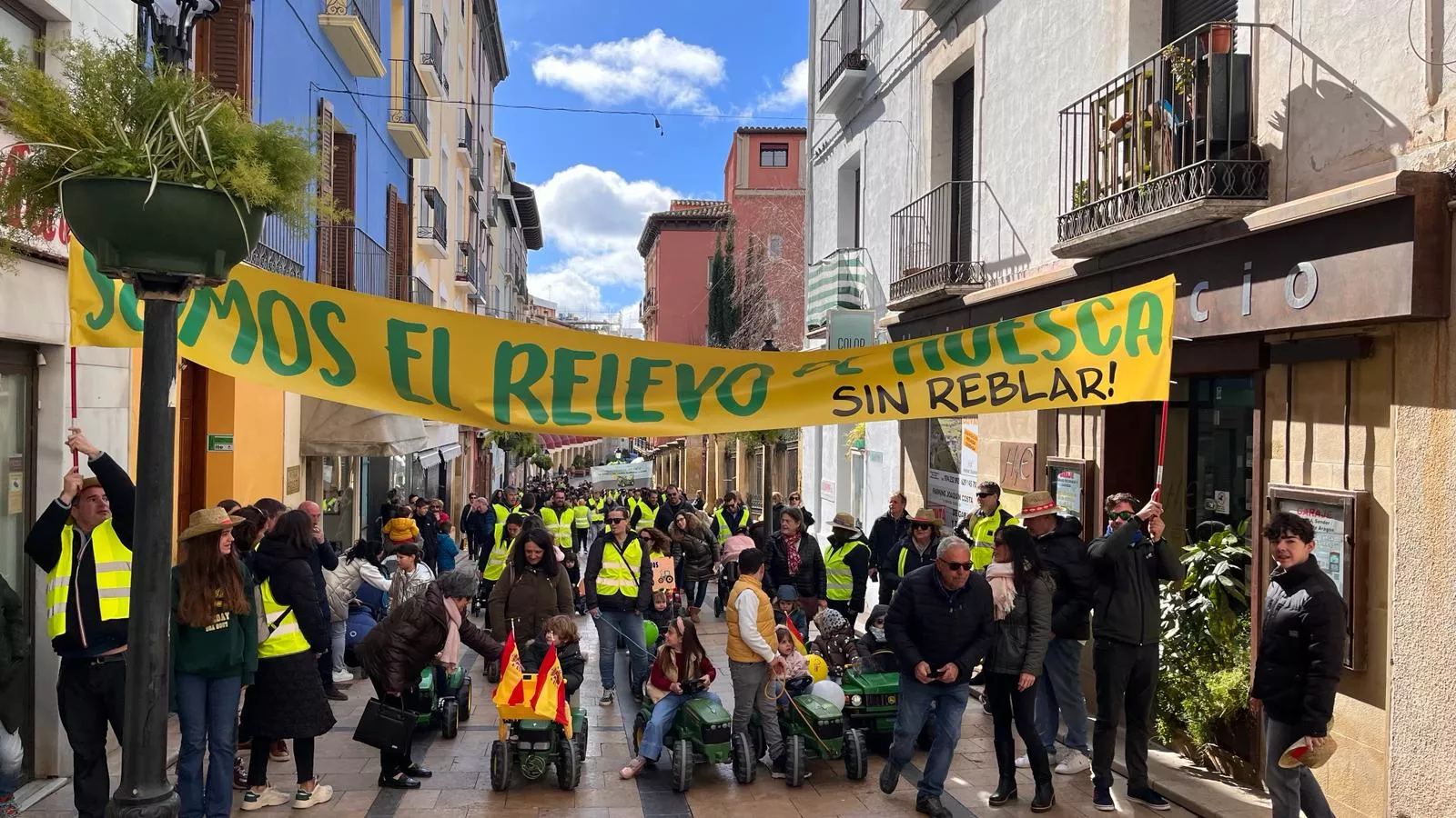 Tractorada infantil en apoyo al sector primario en Huesca. Foto Mercedes Manterola