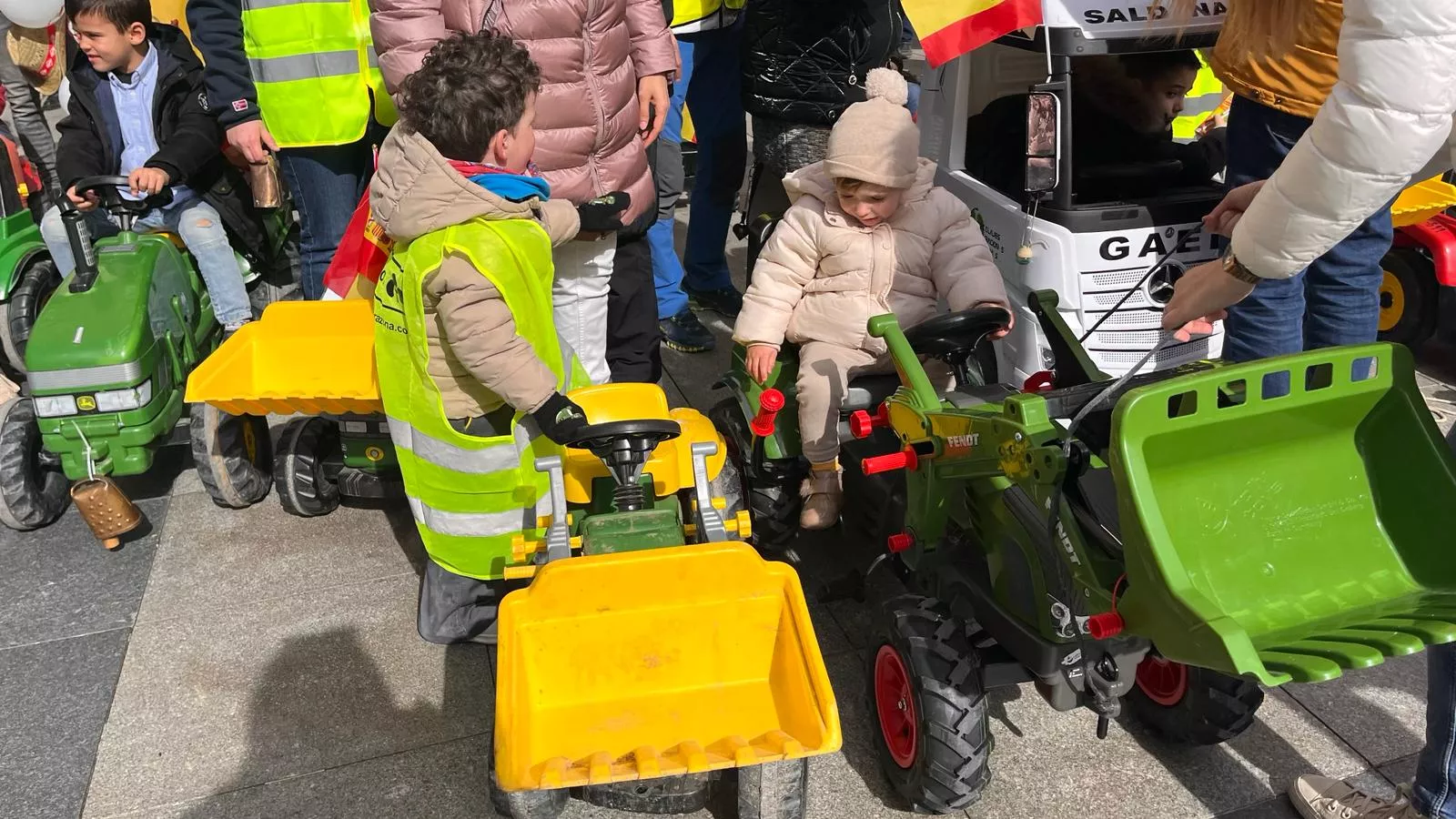 Tractorada infantil en apoyo al sector primario en Huesca. Foto Mercedes Manterola