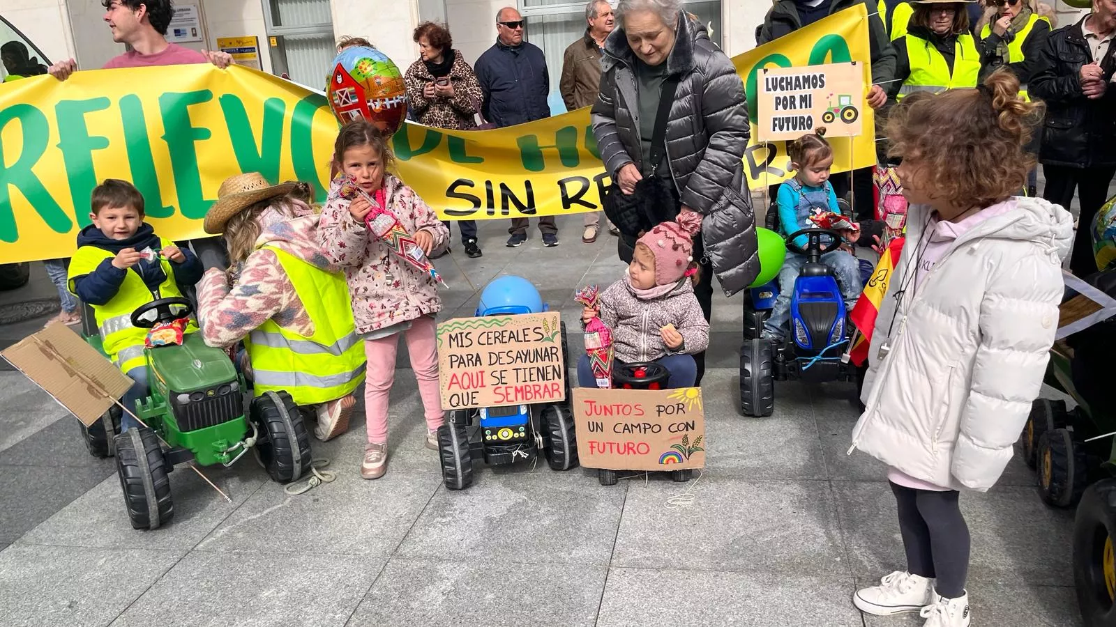 Tractorada infantil en apoyo al sector primario en Huesca. Foto Mercedes Manterola