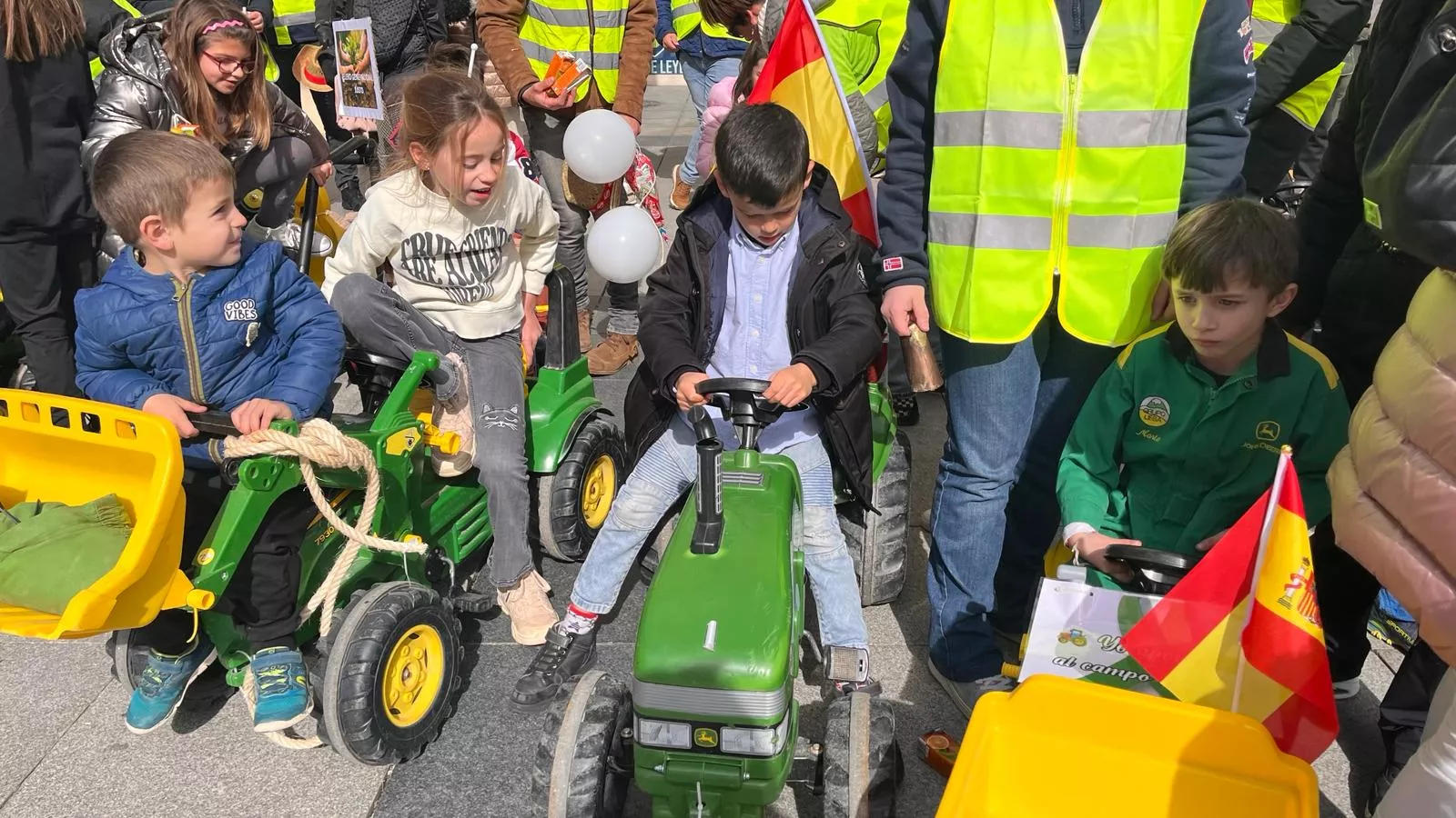 Tractorada infantil en apoyo al sector primario en Huesca. Foto Mercedes Manterola