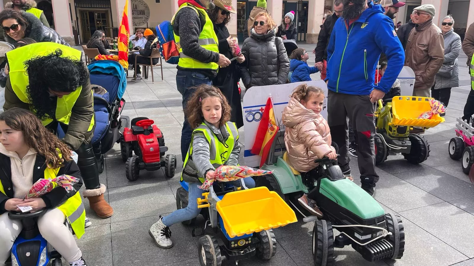 Tractorada infantil en apoyo al sector primario en Huesca. Foto Mercedes Manterola
