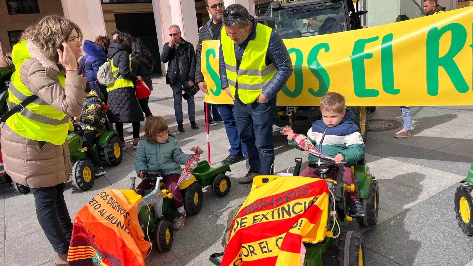 Tractorada infantil en apoyo al sector primario en Huesca. Foto Mercedes Manterola