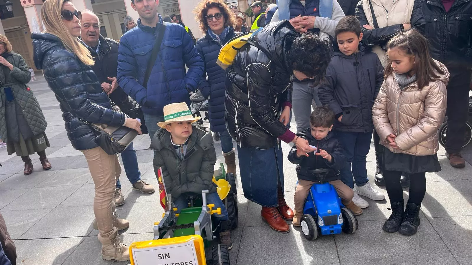 Tractorada infantil en apoyo al sector primario en Huesca. Foto Mercedes Manterola