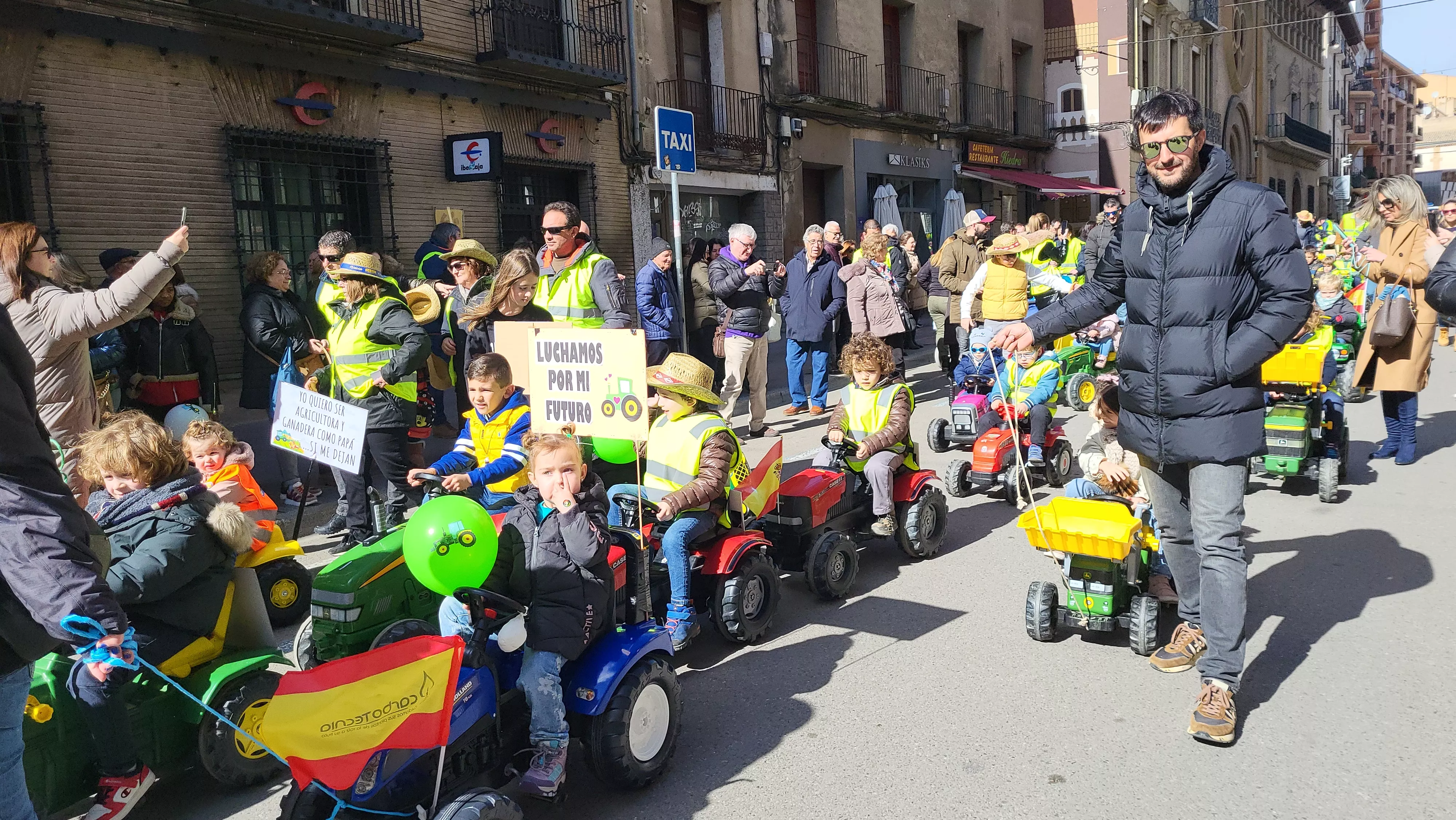 Tractorada infantil en apoyo al sector primario en Huesca. Foto Mercedes Manterola