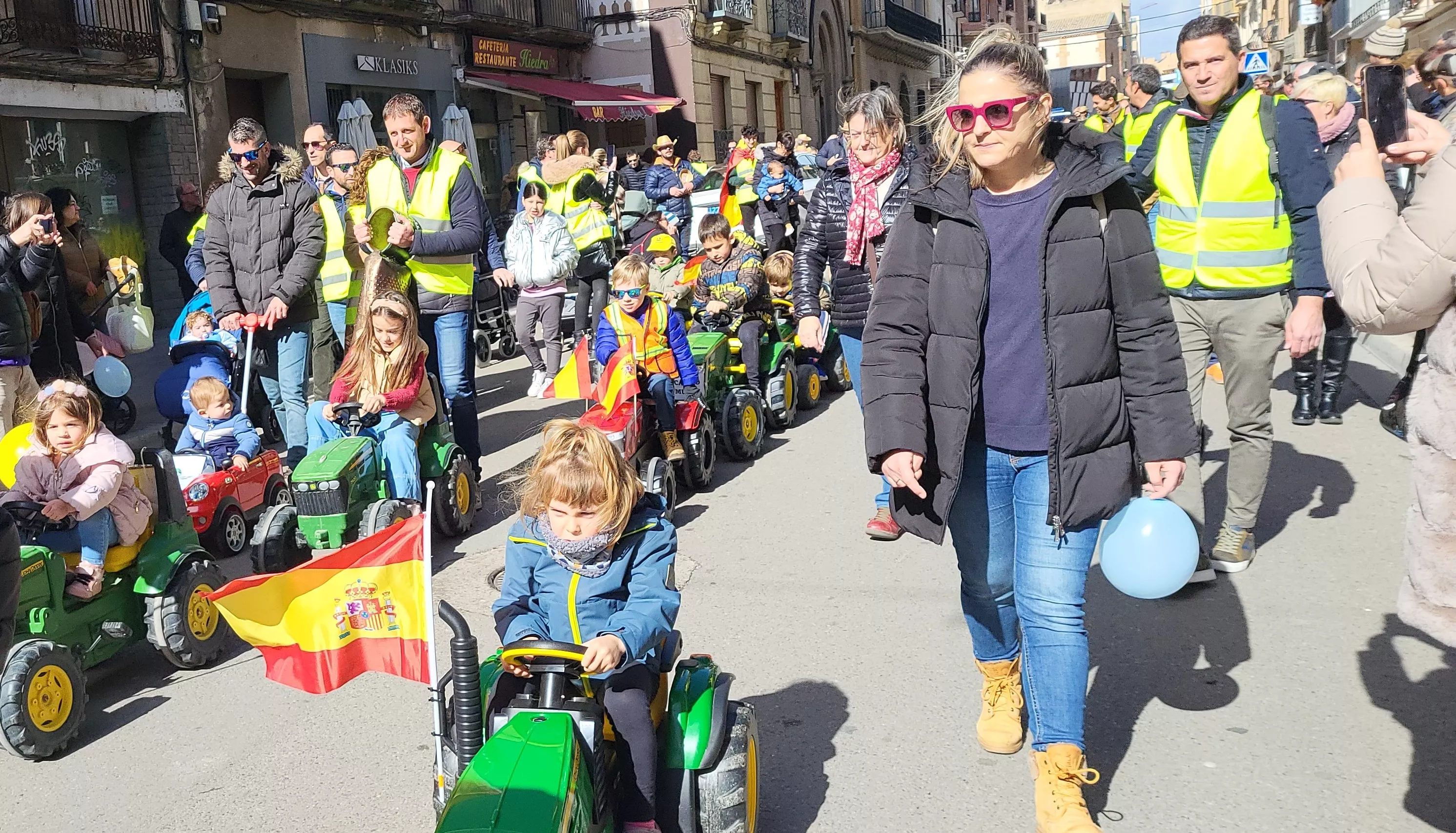 Tractorada infantil en apoyo al sector primario en Huesca. Foto Mercedes Manterola