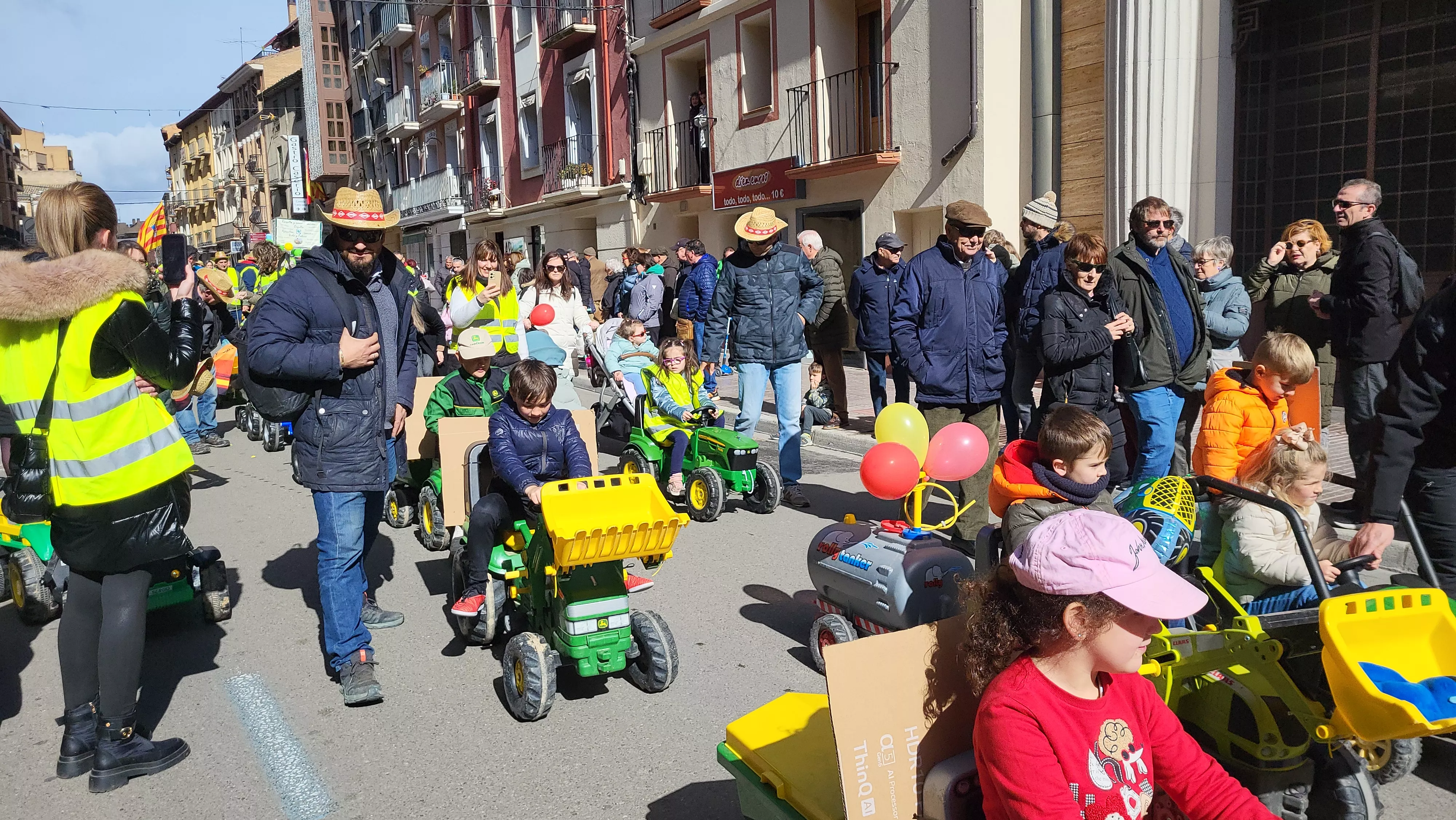 Tractorada infantil en apoyo al sector primario en Huesca. Foto Mercedes Manterola