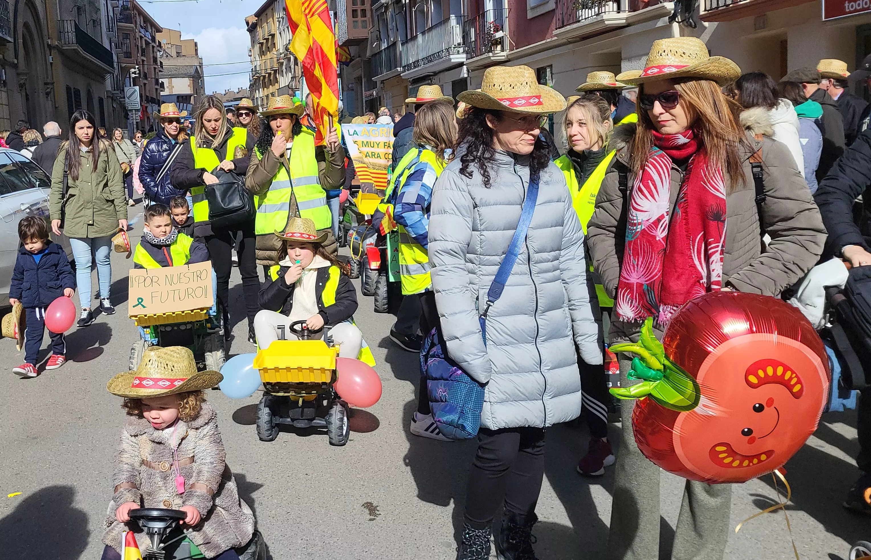 Tractorada infantil en apoyo al sector primario en Huesca. Foto Mercedes Manterola