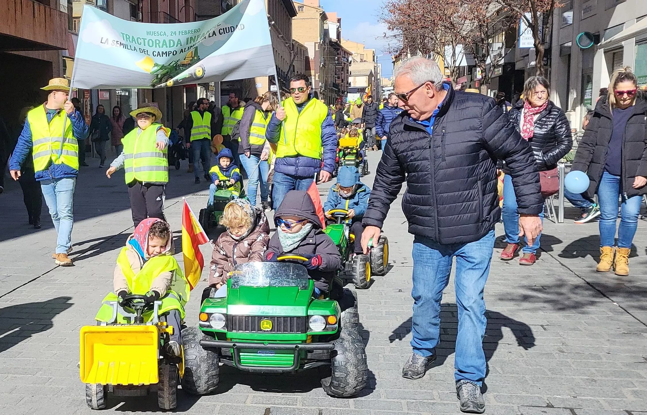 Tractorada infantil en apoyo al sector primario en Huesca. Foto Mercedes Manterola