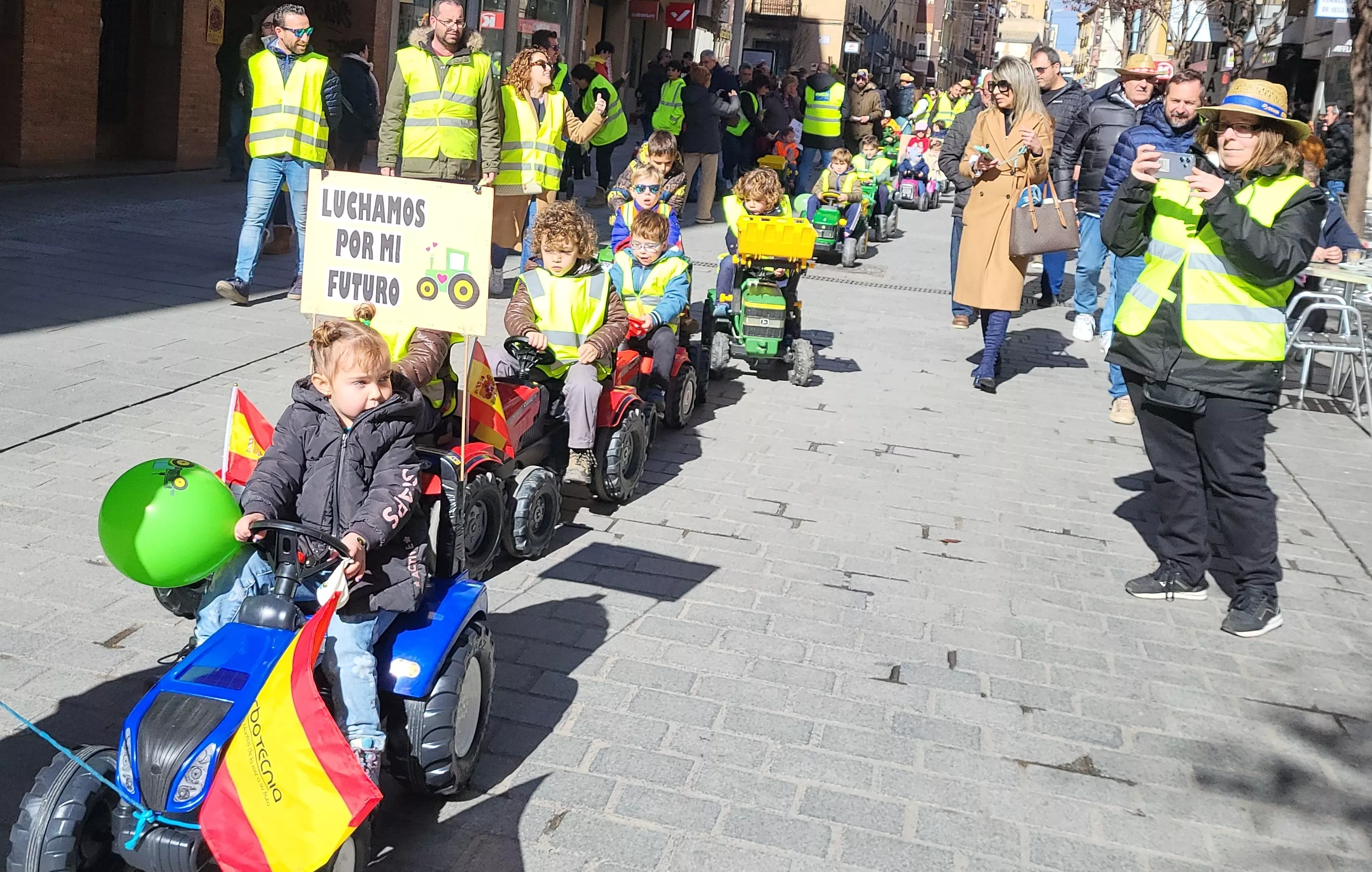 Tractorada infantil en apoyo al sector primario en Huesca. Foto Mercedes Manterola