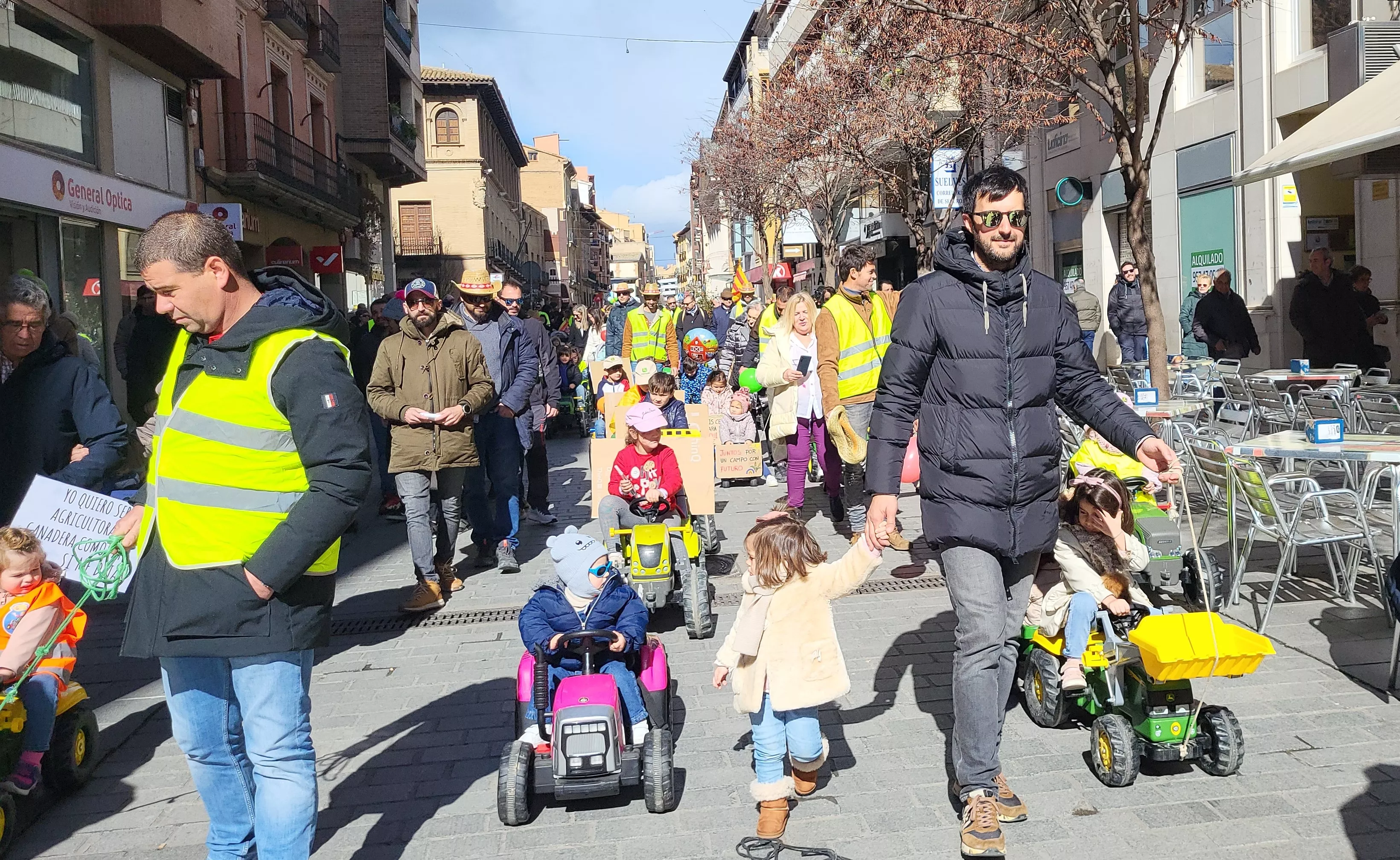 Tractorada infantil en apoyo al sector primario en Huesca. Foto Mercedes Manterola