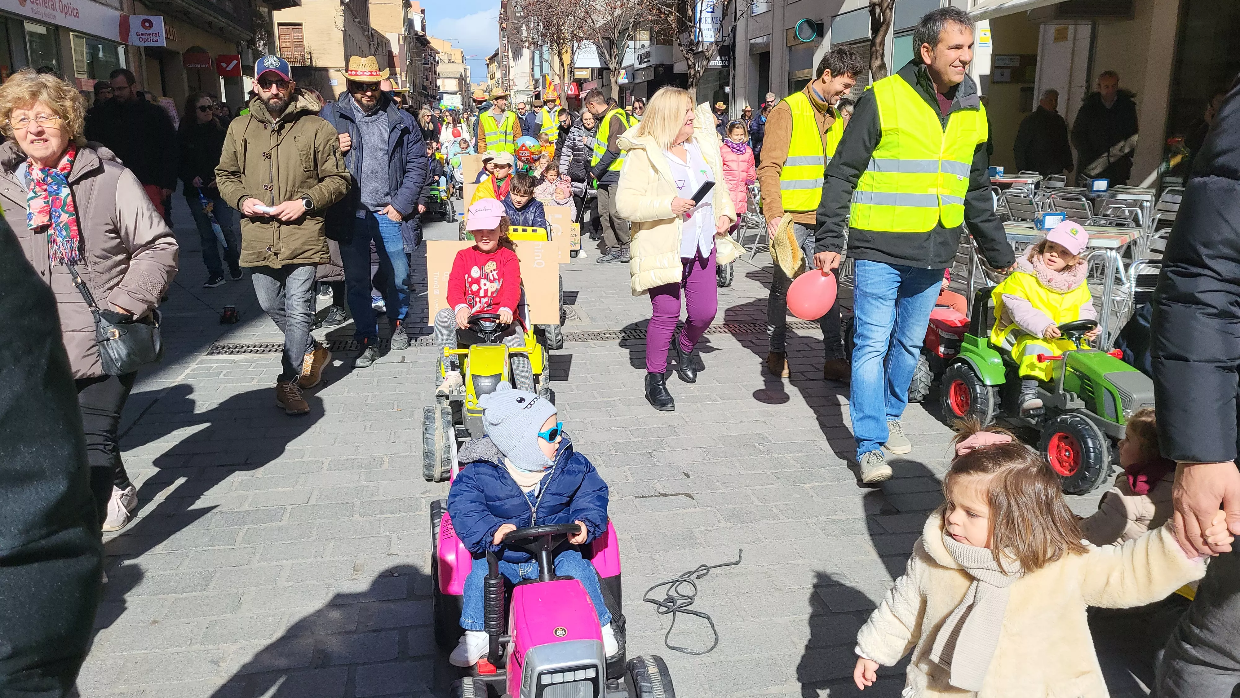 Tractorada infantil en apoyo al sector primario en Huesca. Foto Mercedes Manterola