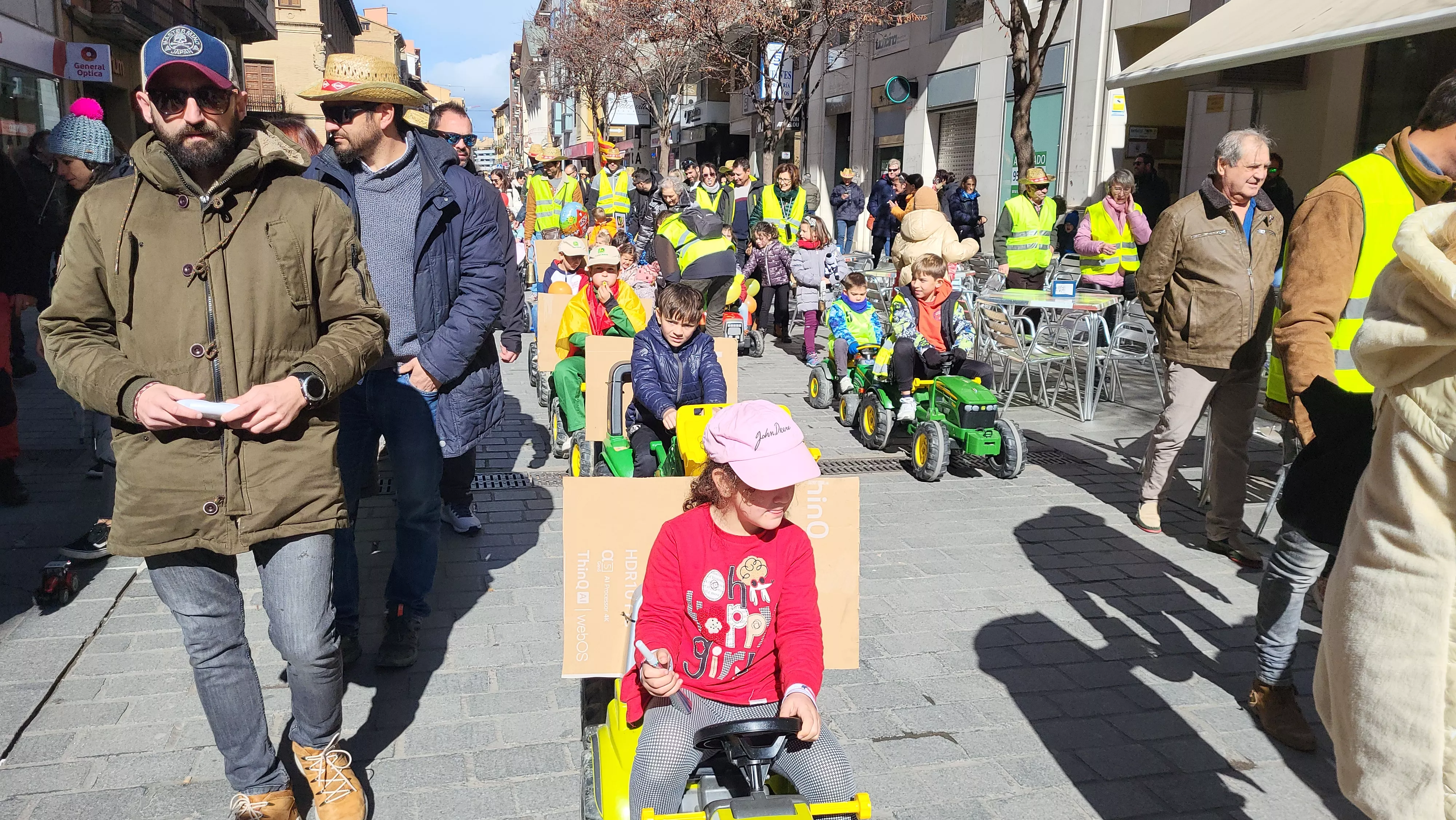 Tractorada infantil en apoyo al sector primario en Huesca. Foto Mercedes Manterola