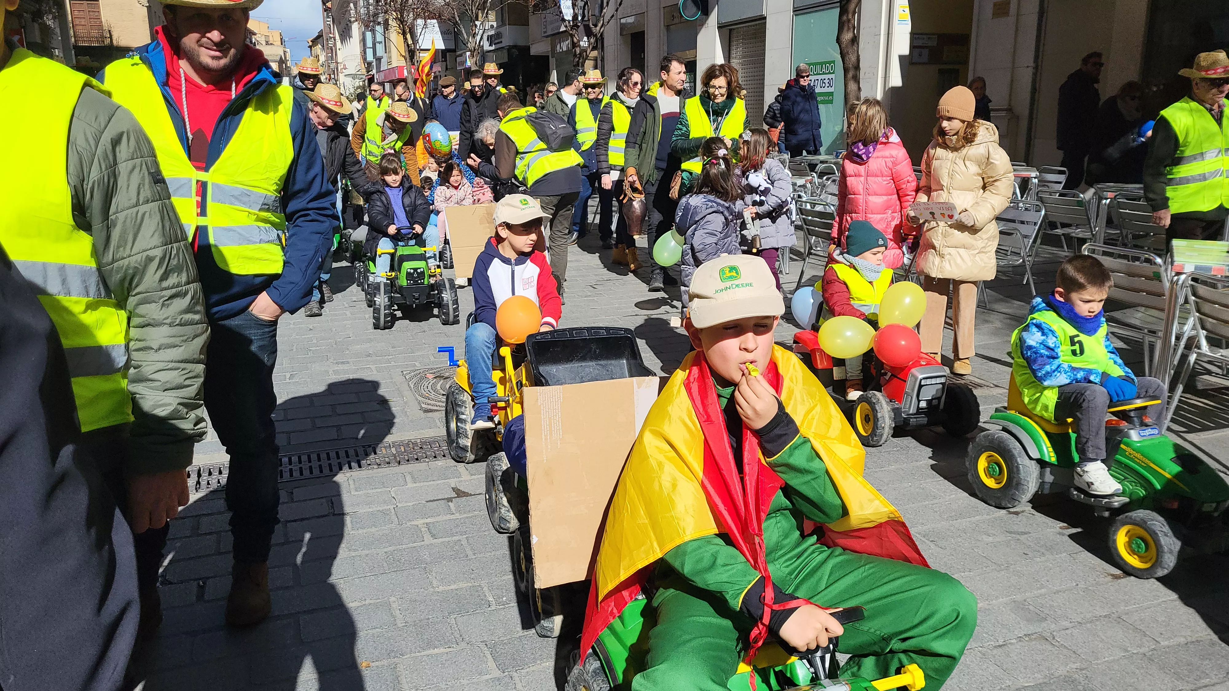 Tractorada infantil en apoyo al sector primario en Huesca. Foto Mercedes Manterola
