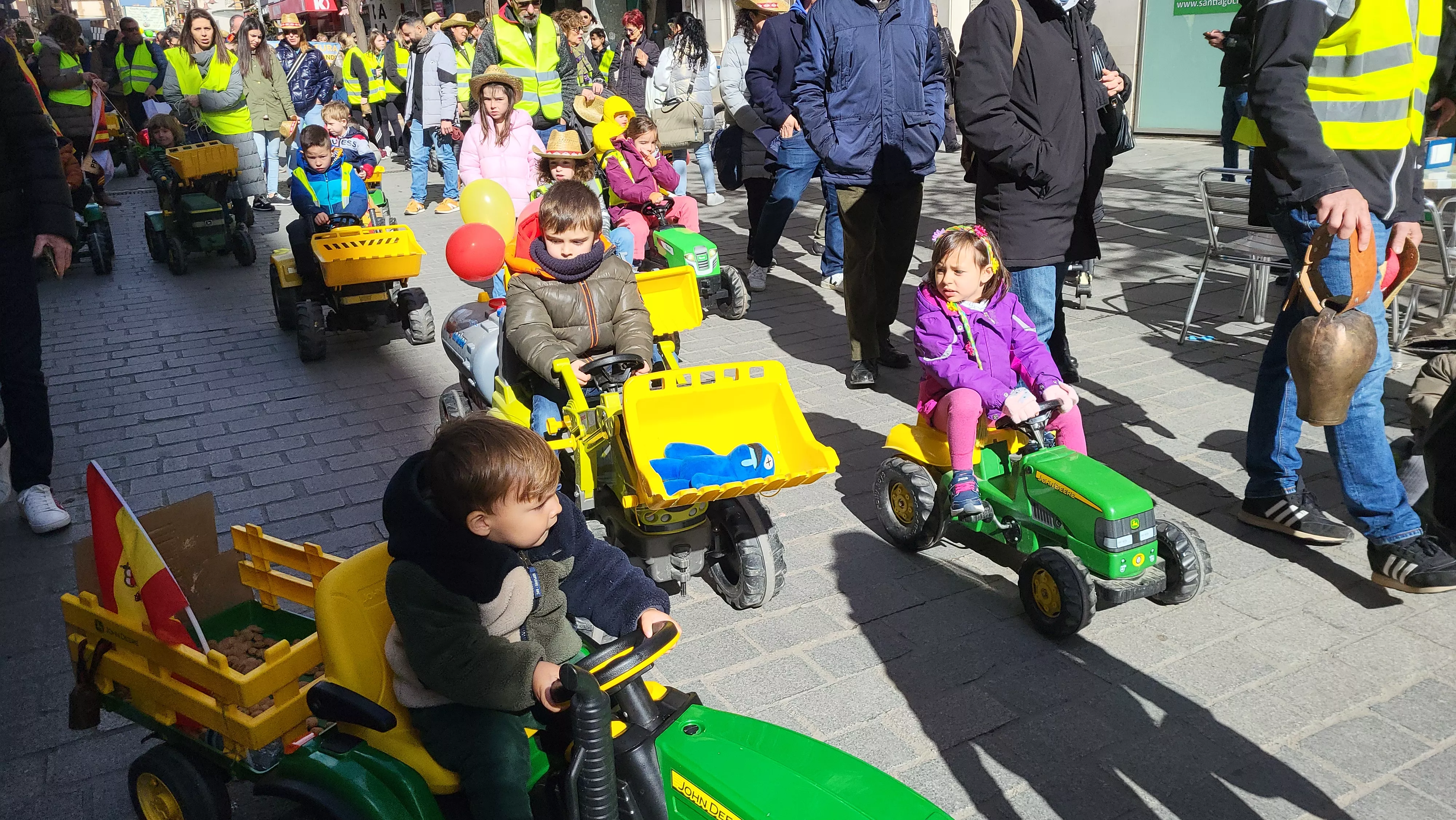Tractorada infantil en apoyo al sector primario en Huesca. Foto Mercedes Manterola