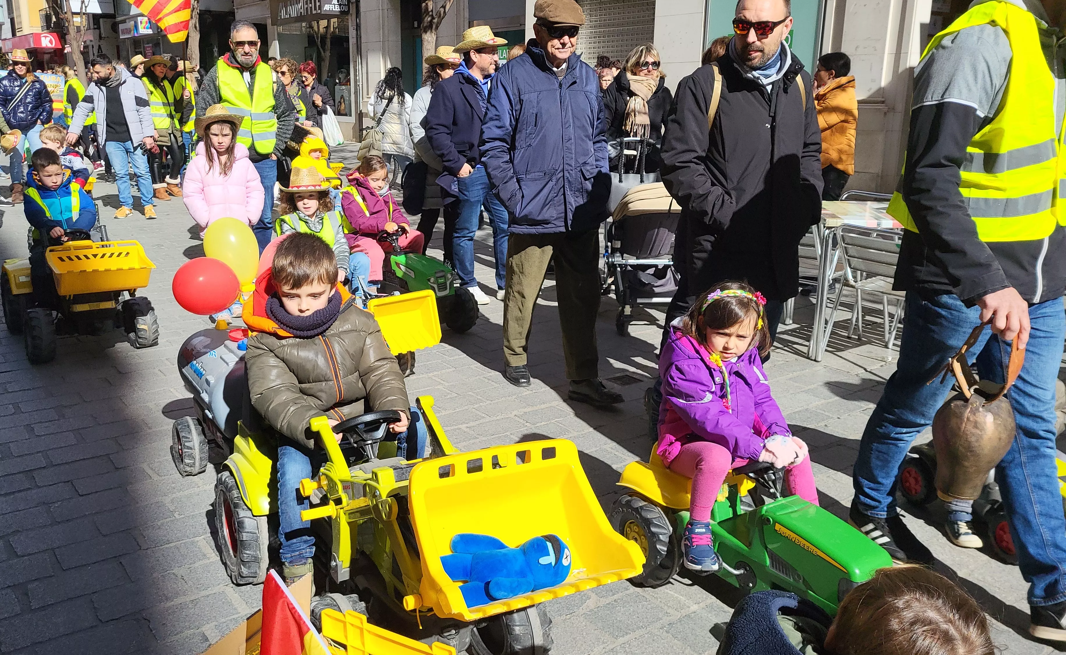 Tractorada infantil en apoyo al sector primario en Huesca. Foto Mercedes Manterola