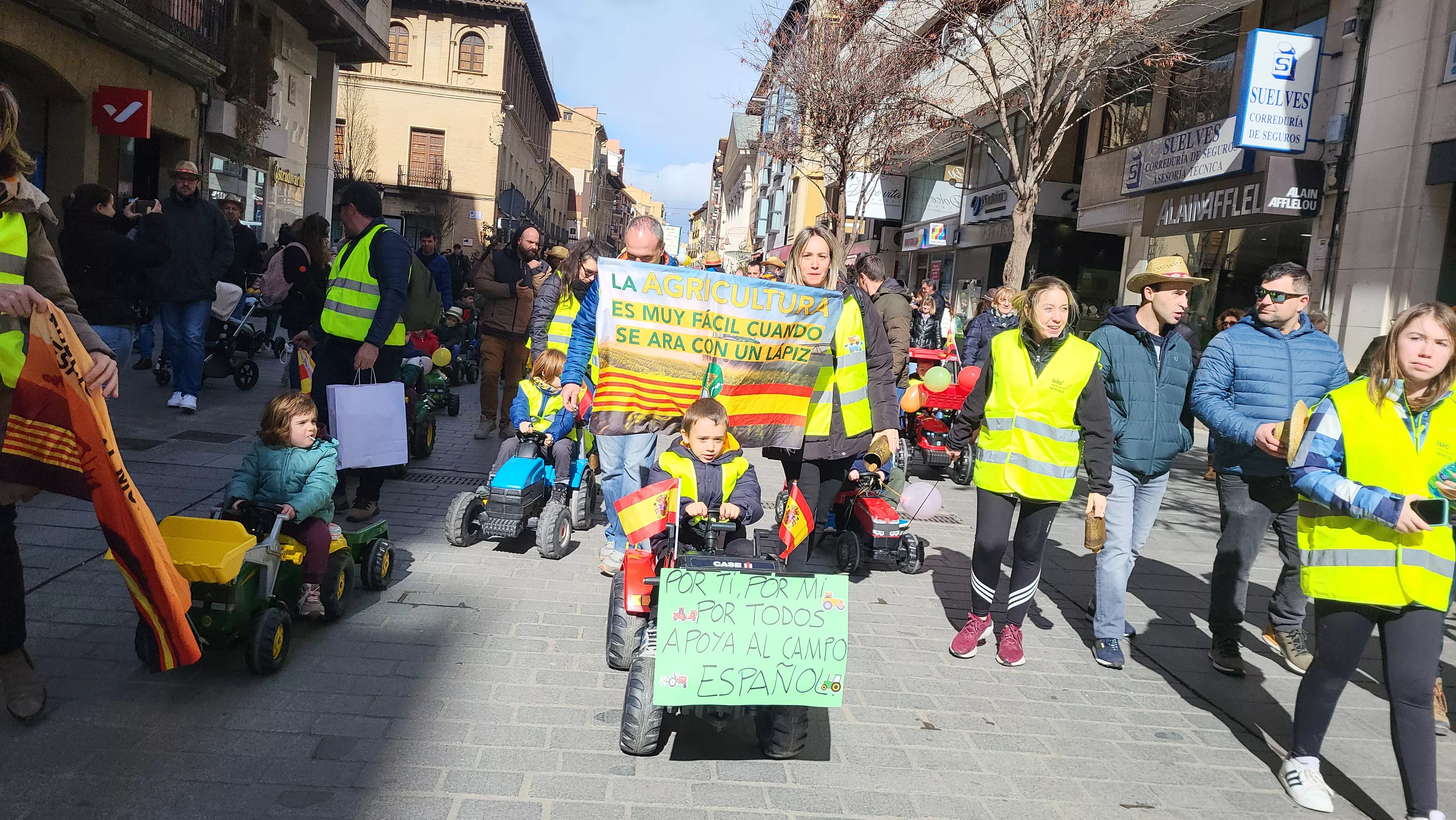 Tractorada infantil en apoyo al sector primario en Huesca. Foto Mercedes Manterola