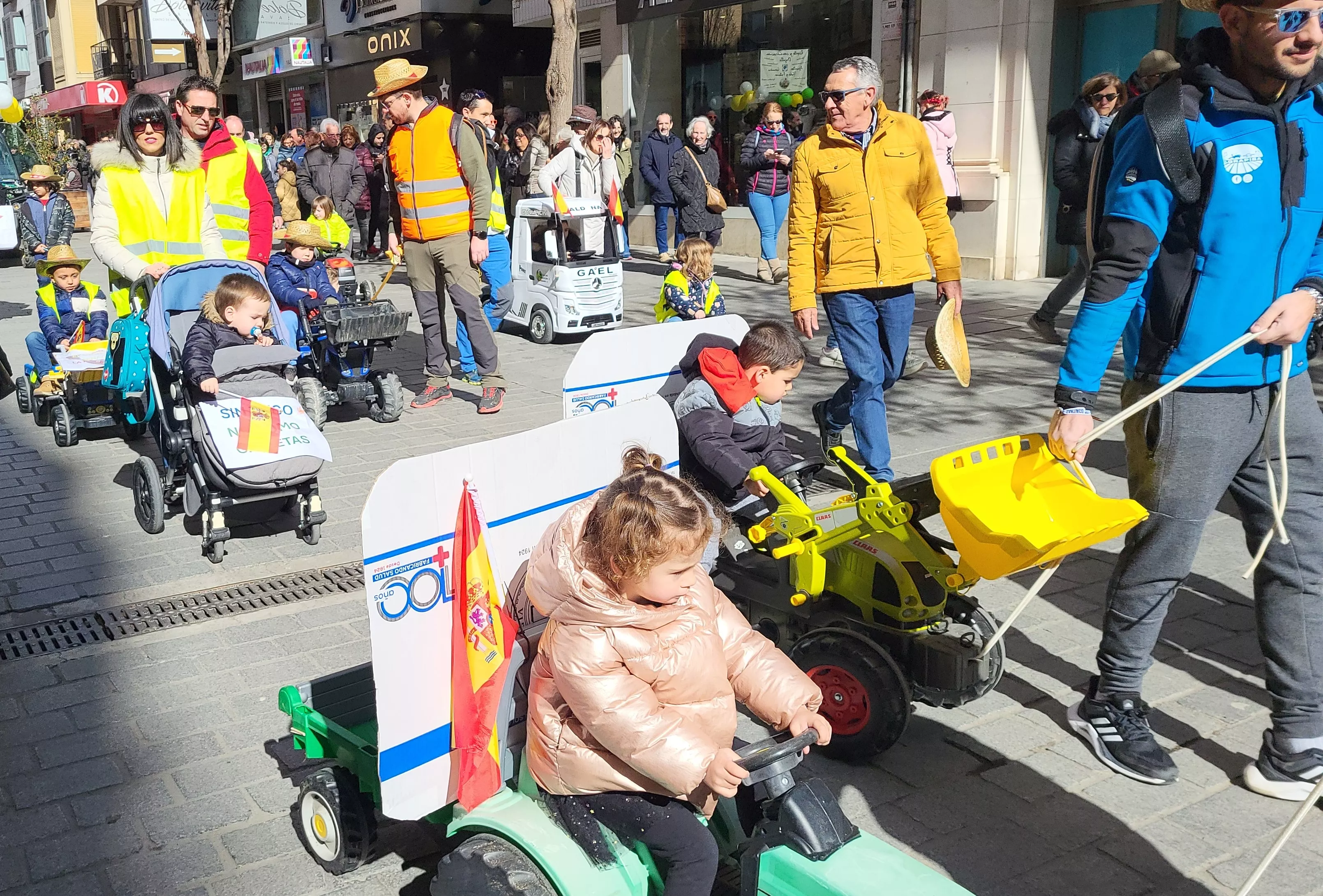 Tractorada infantil en apoyo al sector primario en Huesca. Foto Mercedes Manterola