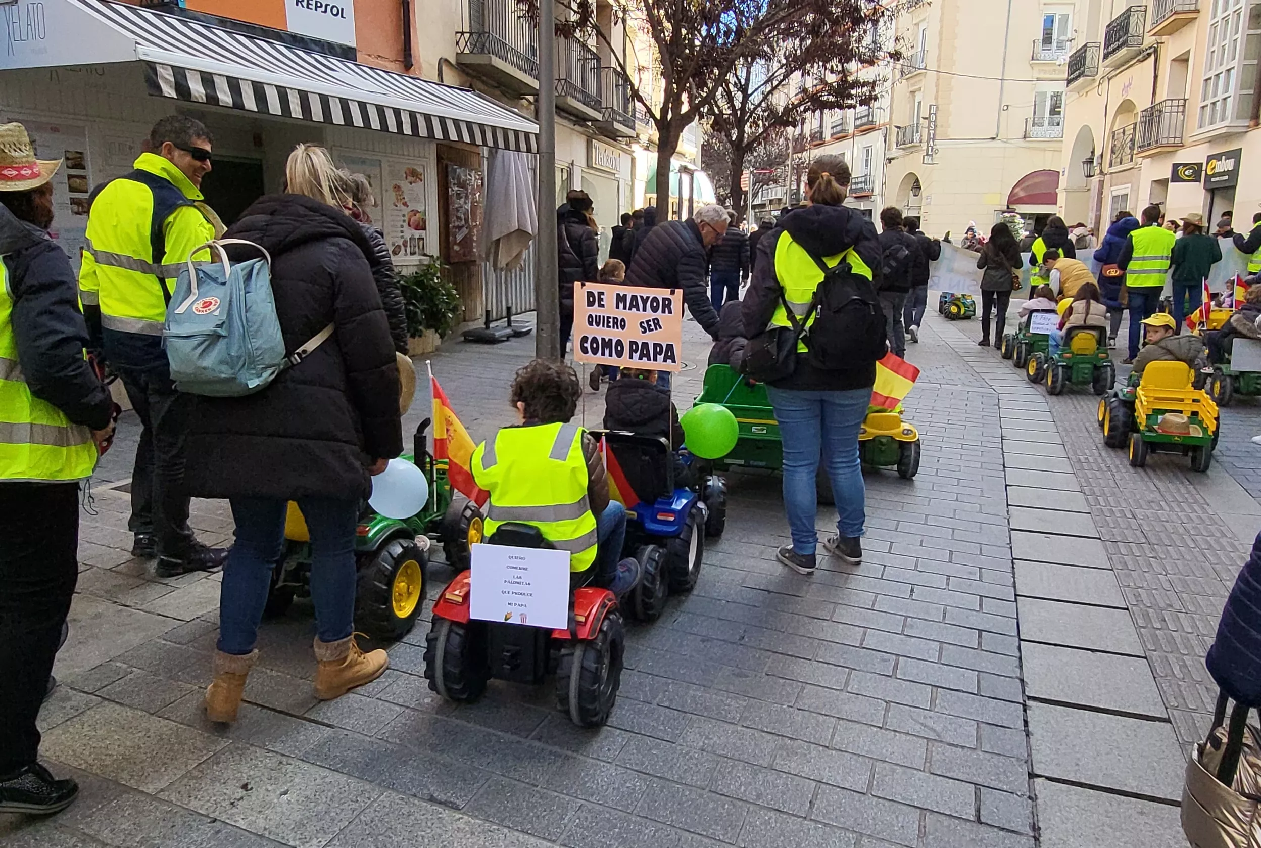 Tractorada infantil en apoyo al sector primario en Huesca. Foto Mercedes Manterola