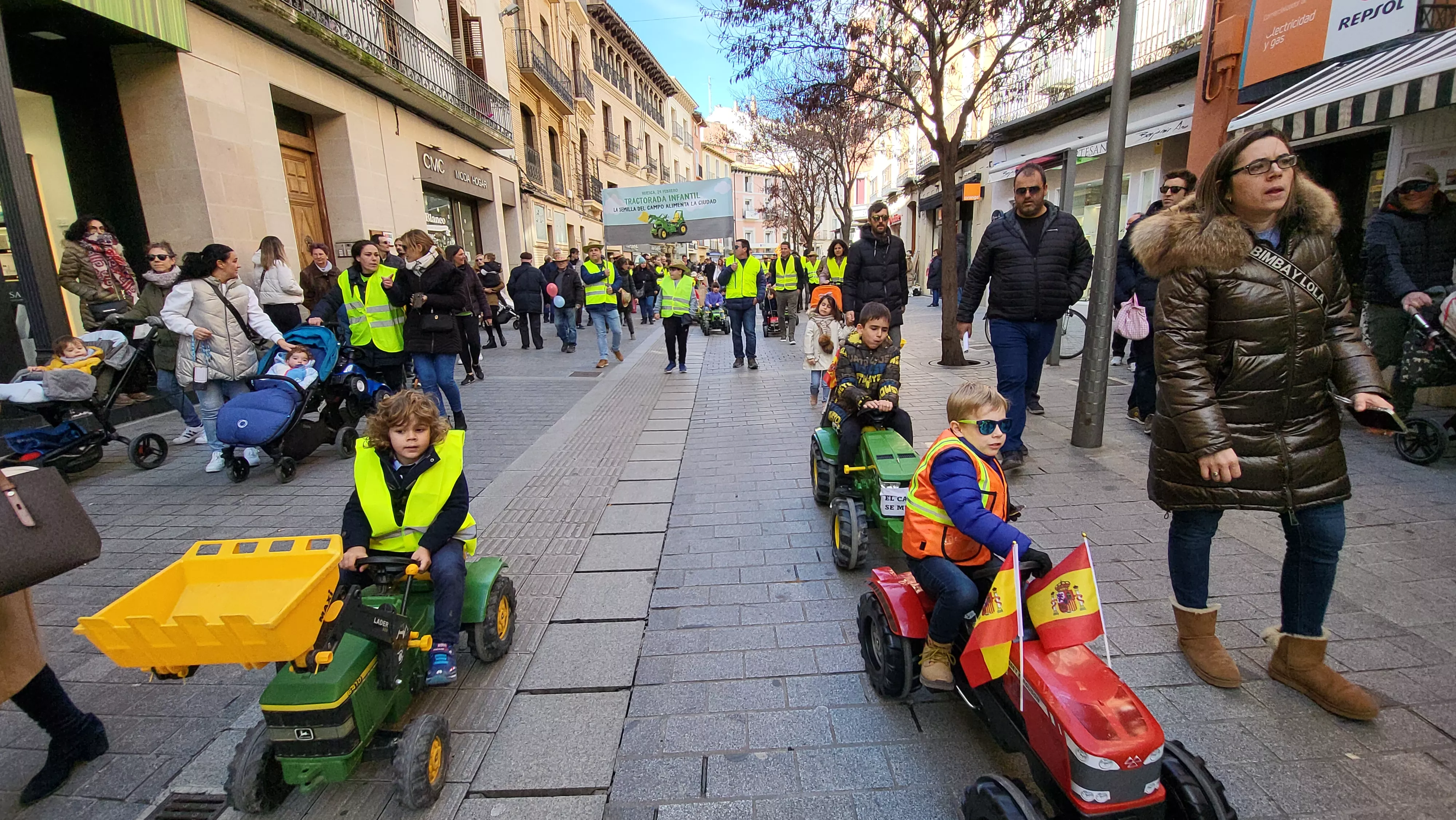 Tractorada infantil en apoyo al sector primario en Huesca. Foto Mercedes Manterola