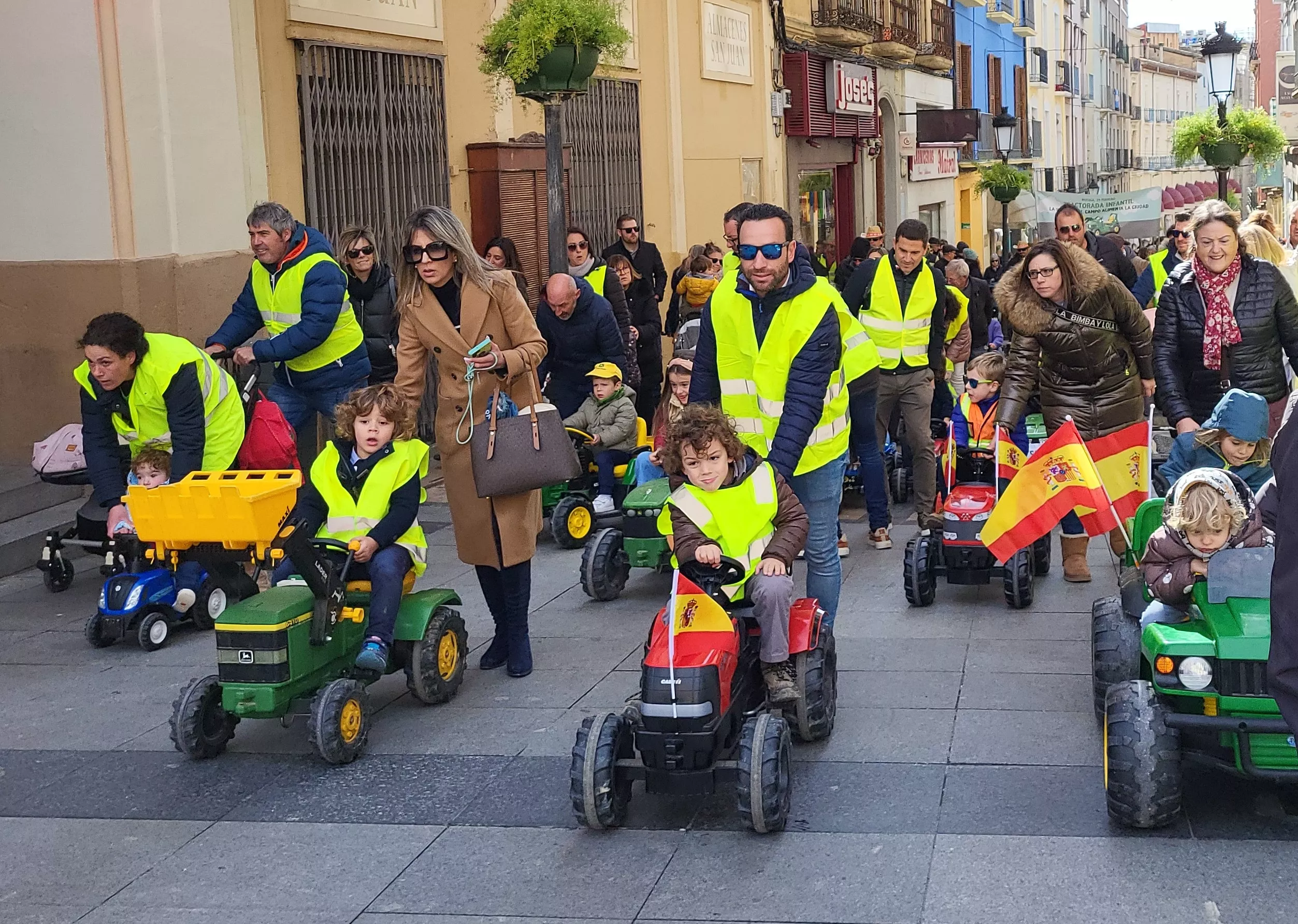 Tractorada infantil en apoyo al sector primario en Huesca. Foto Mercedes Manterola