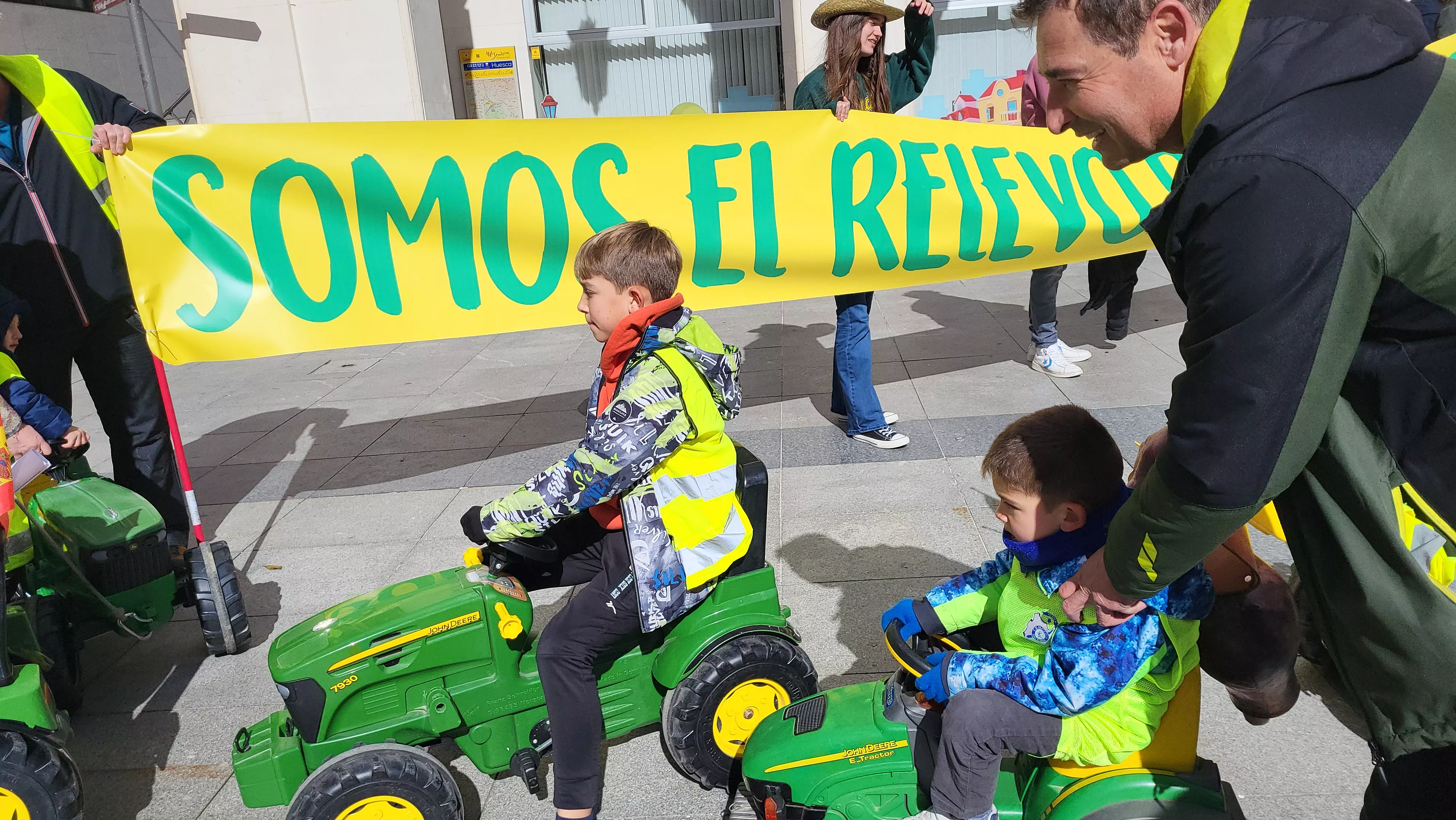 Tractorada infantil en apoyo al sector primario en Huesca. Foto Mercedes Manterola
