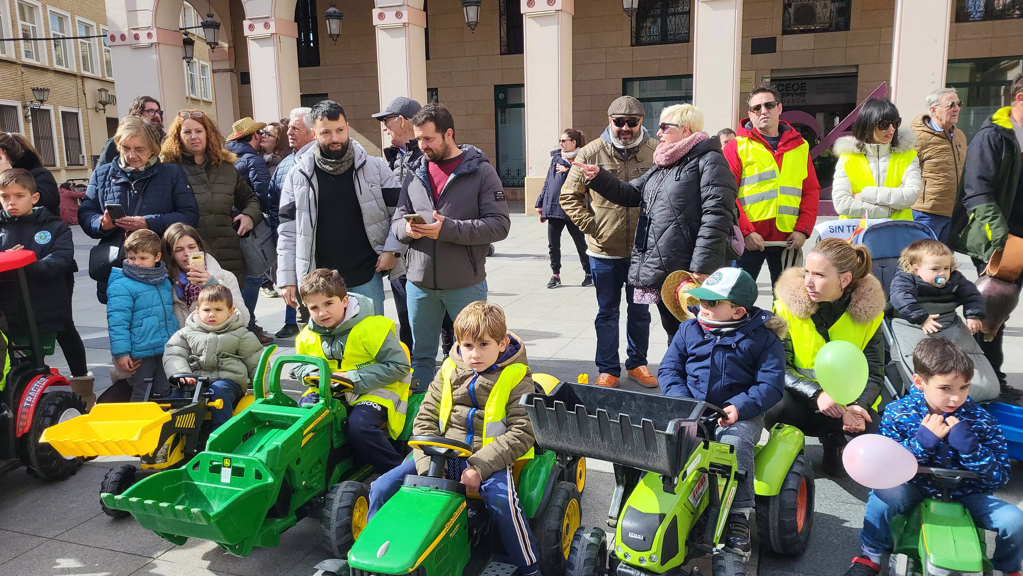 Tractorada infantil en apoyo al sector primario en Huesca. Foto Mercedes Manterola