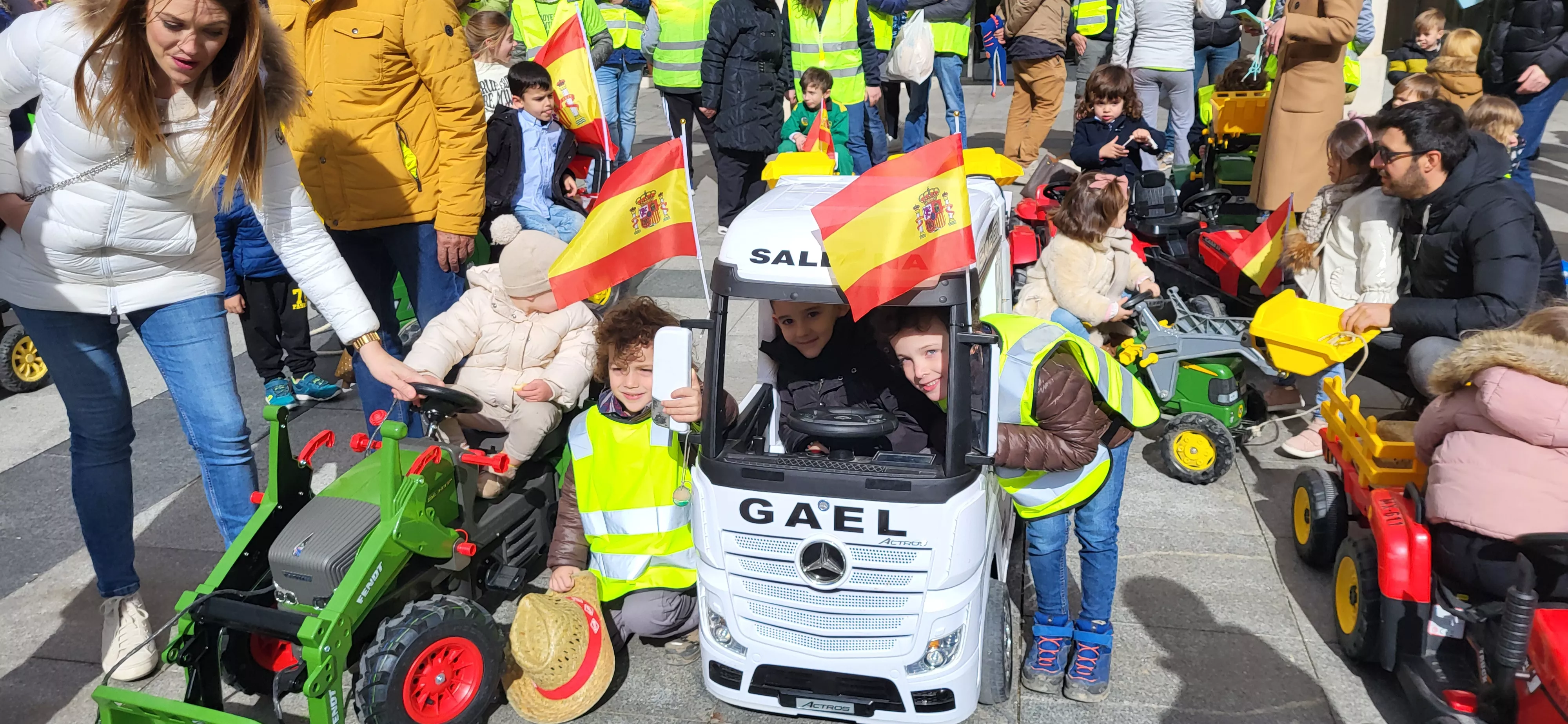 Tractorada infantil en apoyo al sector primario en Huesca. Foto Mercedes Manterola