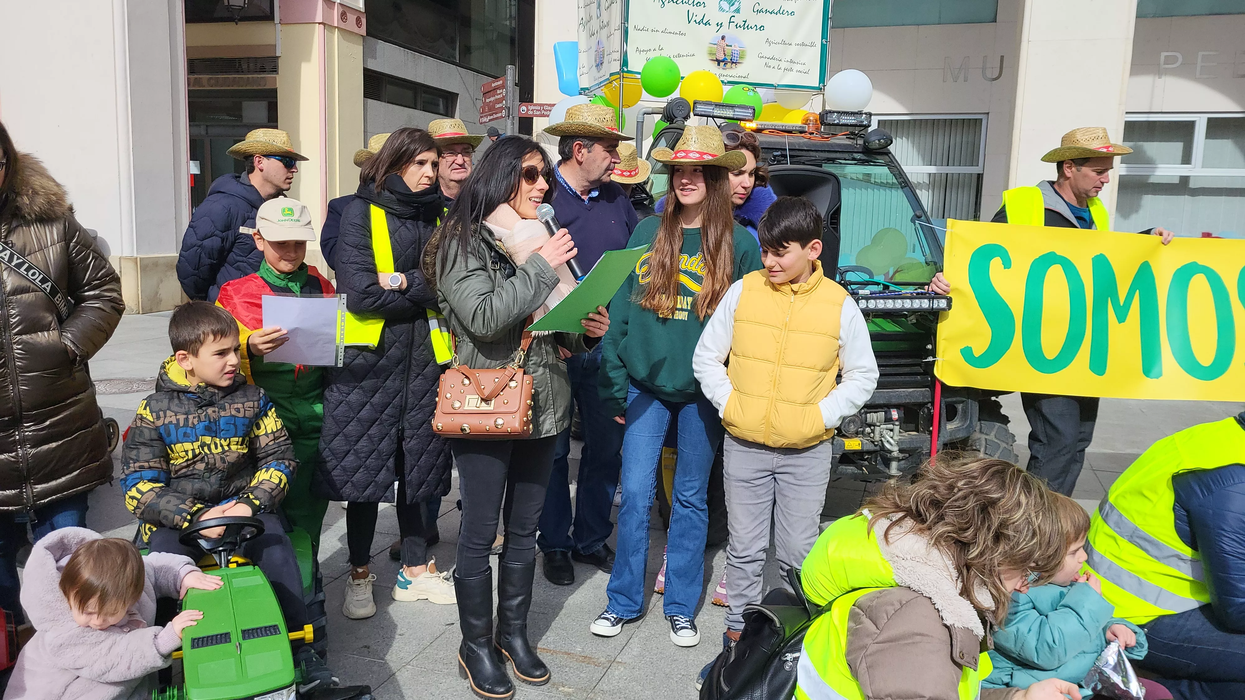 Tractorada infantil en apoyo al sector primario en Huesca. Foto Mercedes Manterola