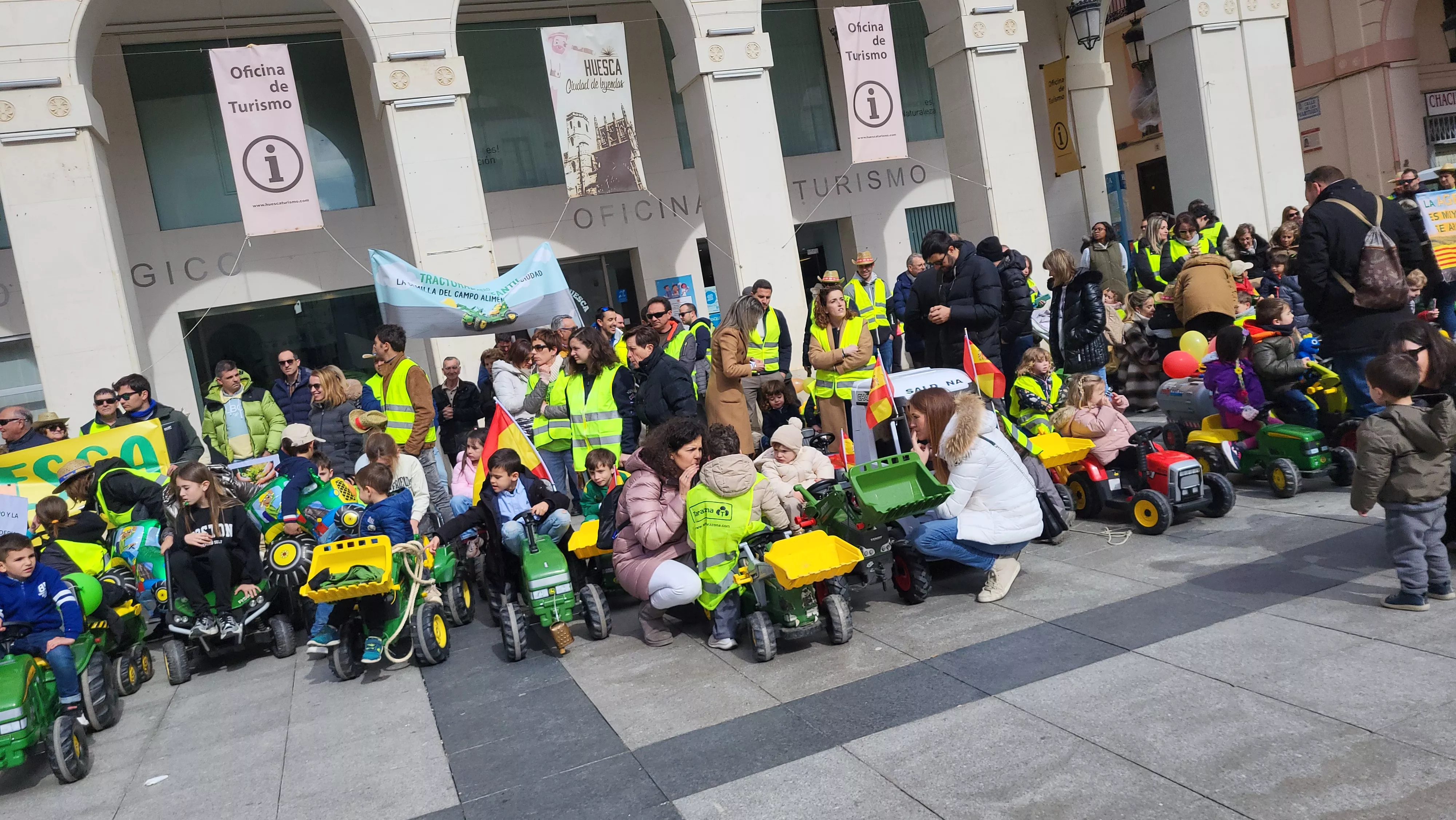 Tractorada infantil en apoyo al sector primario en Huesca. Foto Mercedes Manterola