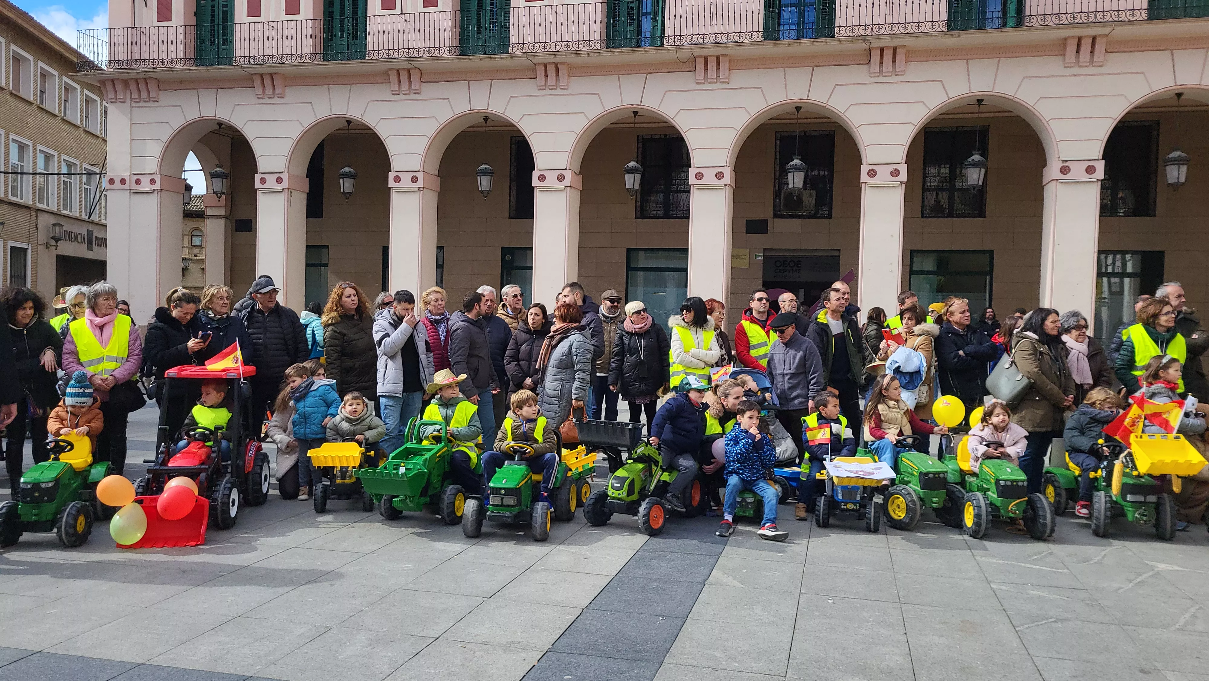 Tractorada infantil en apoyo al sector primario en Huesca. Foto Mercedes Manterola