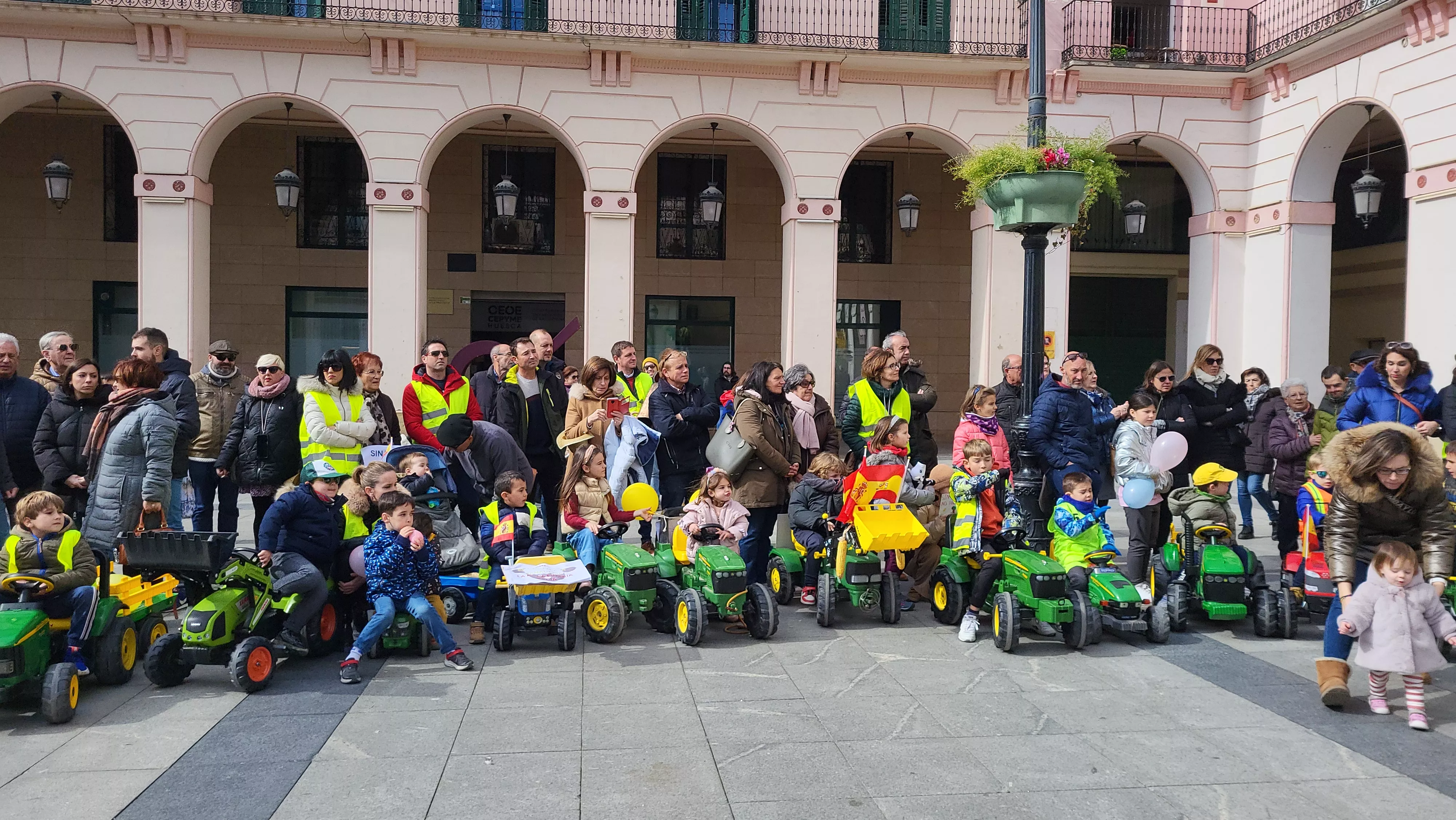 Tractorada infantil en apoyo al sector primario en Huesca. Foto Mercedes Manterola