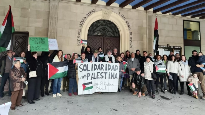Concentración por Palestina en Monzón. Concentración por Palestina en Monzón.