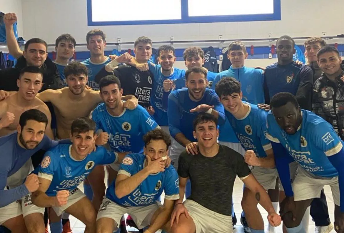 El Binéfar celebra el triunfo sobre el Belchite.