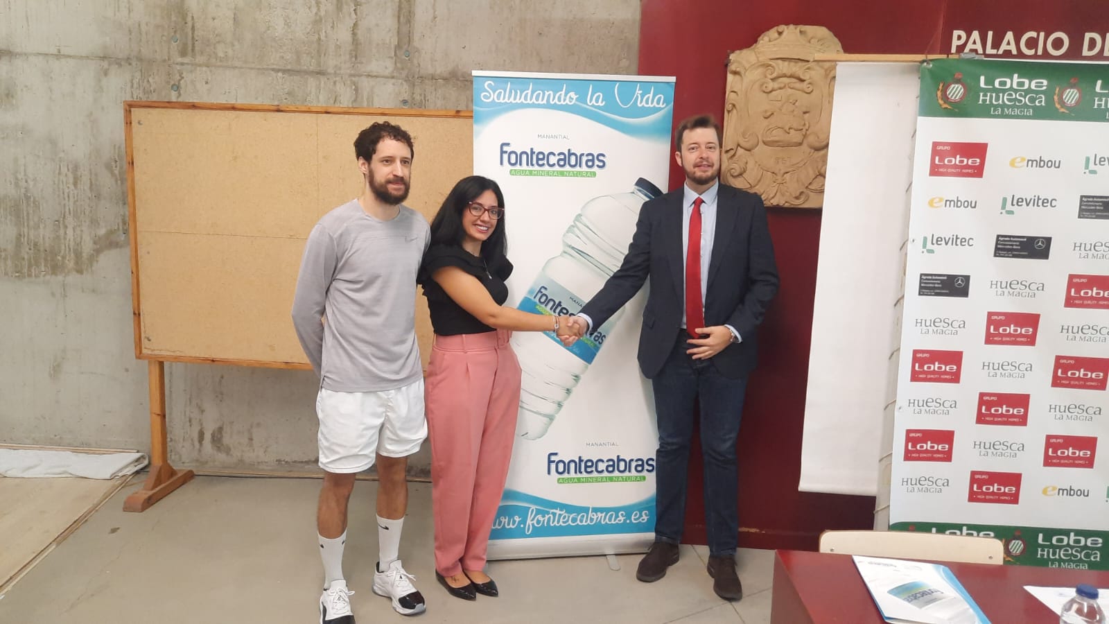 Acuerdo de patrocinio del Lobe Huesca La Magia con Fontecabras Acuerdo de patrocinio del Lobe Huesca La Magia con Fontecabras