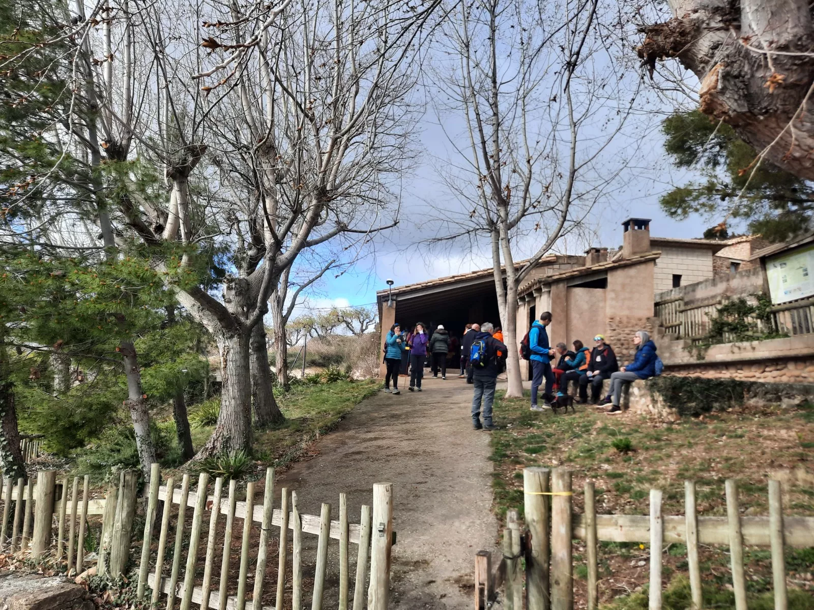 Segunda jornada de la VII Caminata en la Flor del Almendro de Ayerbe.