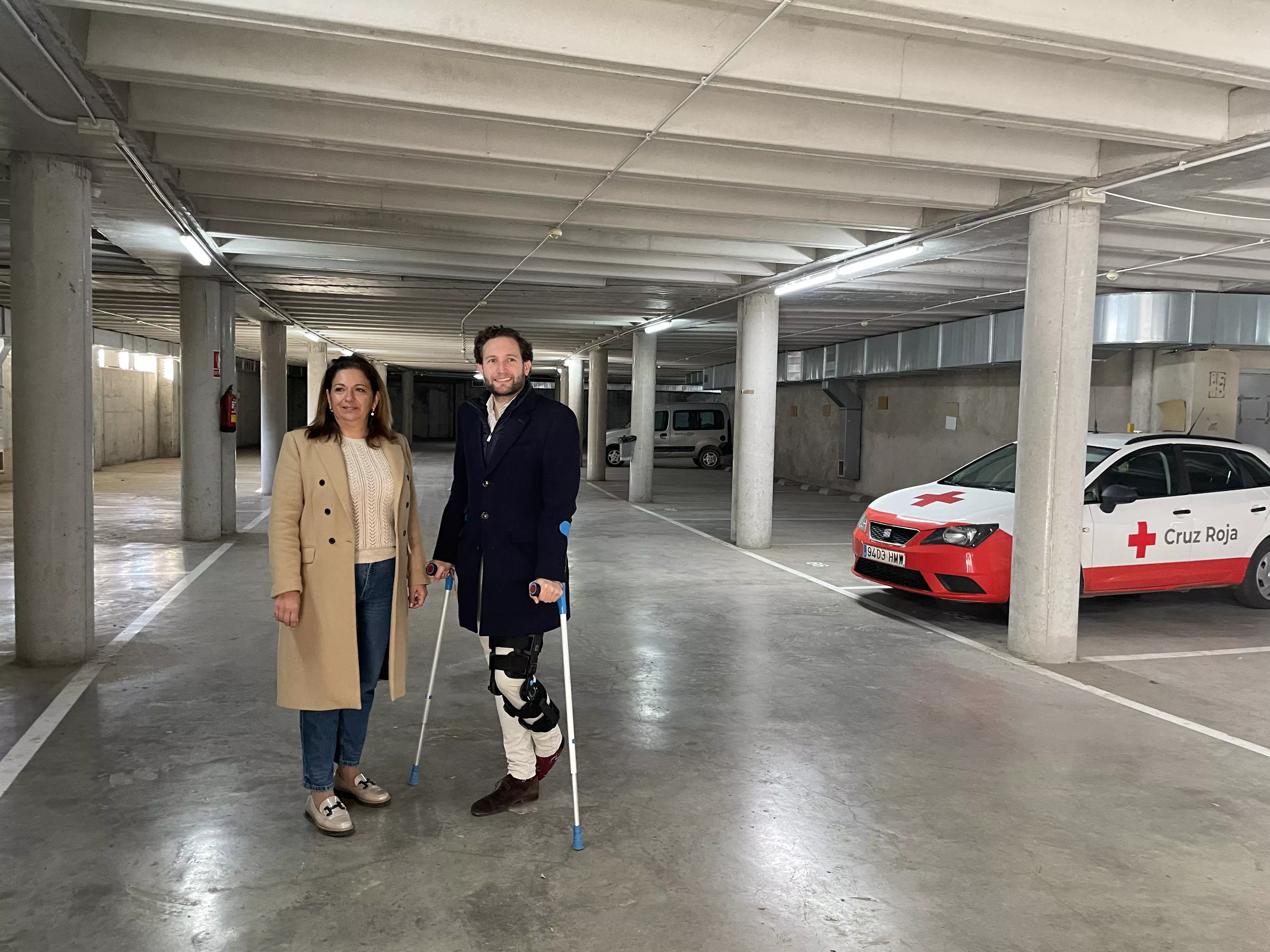 Sonia Bastinos e Isaac Claver en el parquin público de Cortes de Aragón.