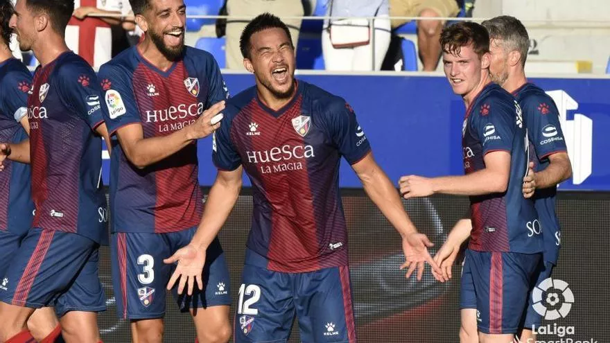 Okazaki celebra un gol con el Huesca.