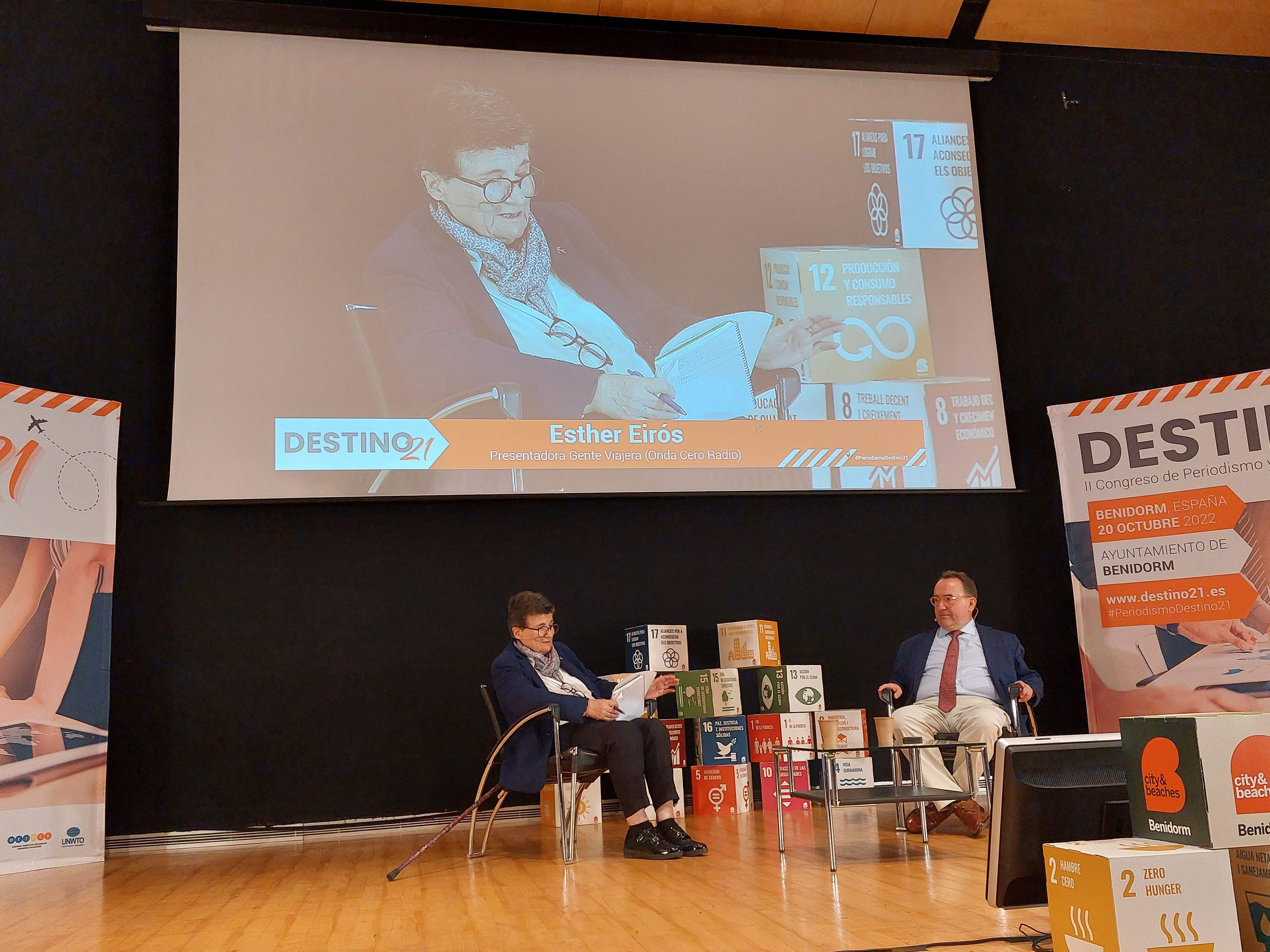 José Luis Yzuel, en la foto con Esther Eiros.